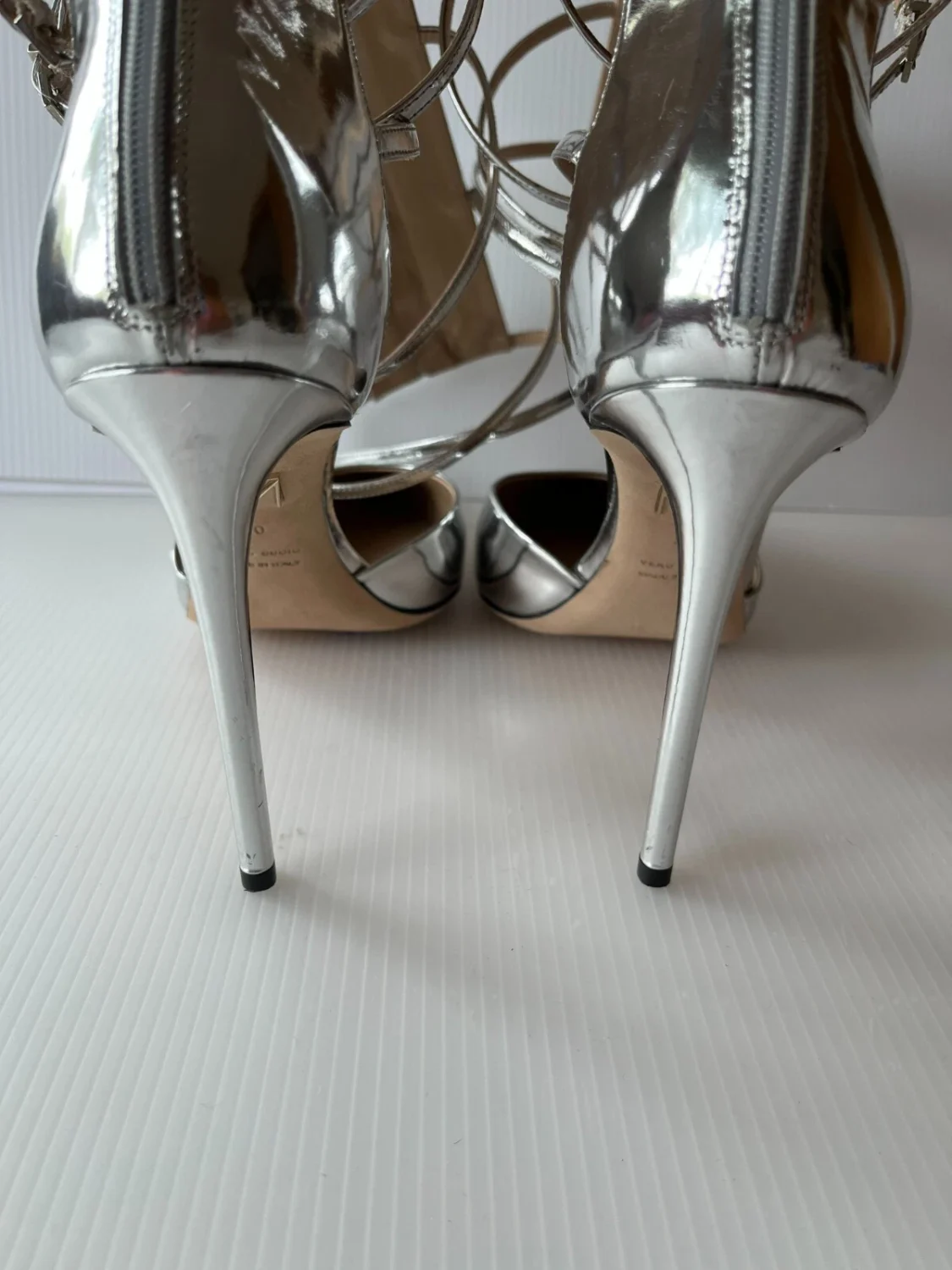 Tamara Mellon 银色 "Rendezvous High" 扣高跟鞋,尺寸 40 (IT) 10 (美国)-