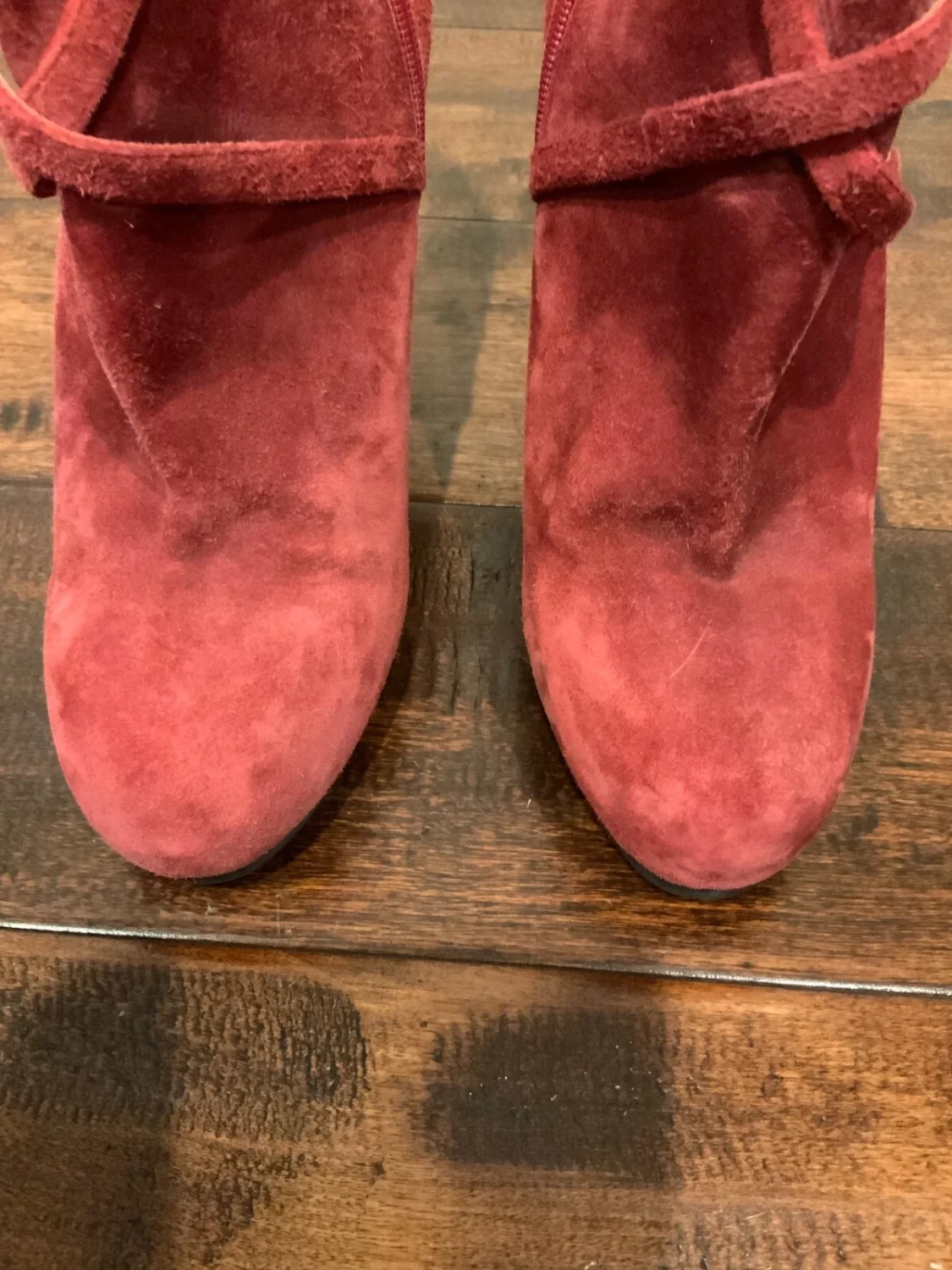 Bottega Venetta 红色麂皮绒皮革楔形高跟鞋,尺寸 40 | 10-
