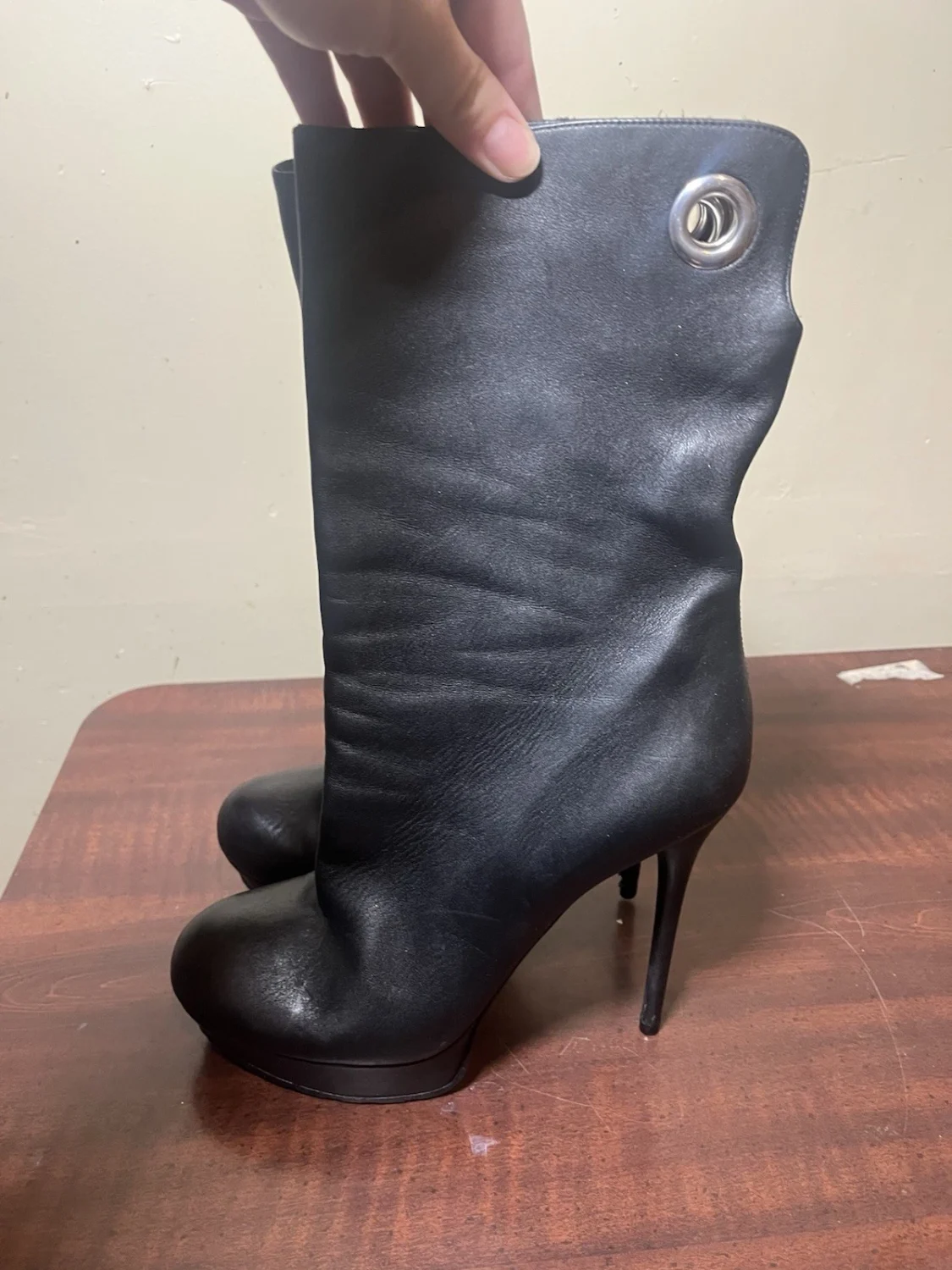 正品 Alexander McQueen 女式 39.5 码领结黑色皮靴-