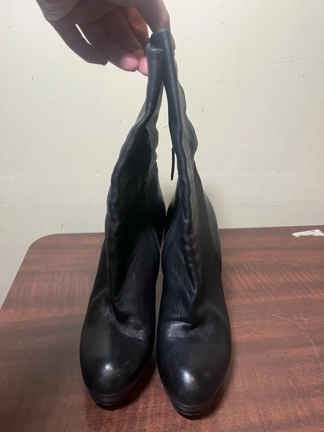 正品 Alexander McQueen 女式 39.5 码领结黑色皮靴-
