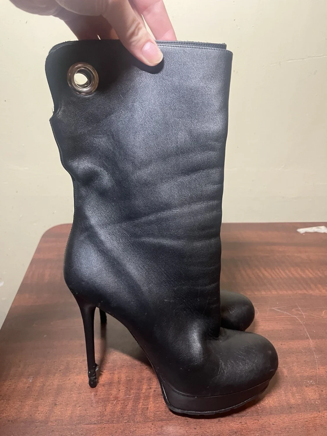 正品 Alexander McQueen 女式 39.5 码领结黑色皮靴-