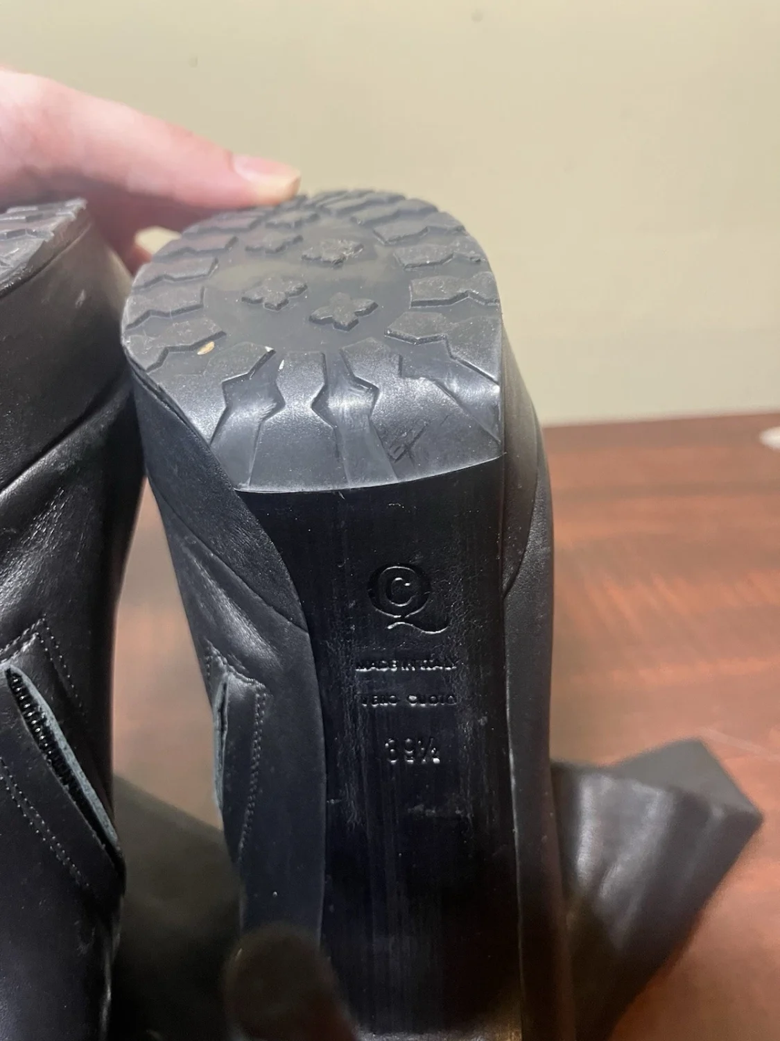 正品 Alexander McQueen 女式 39.5 码领结黑色皮靴-