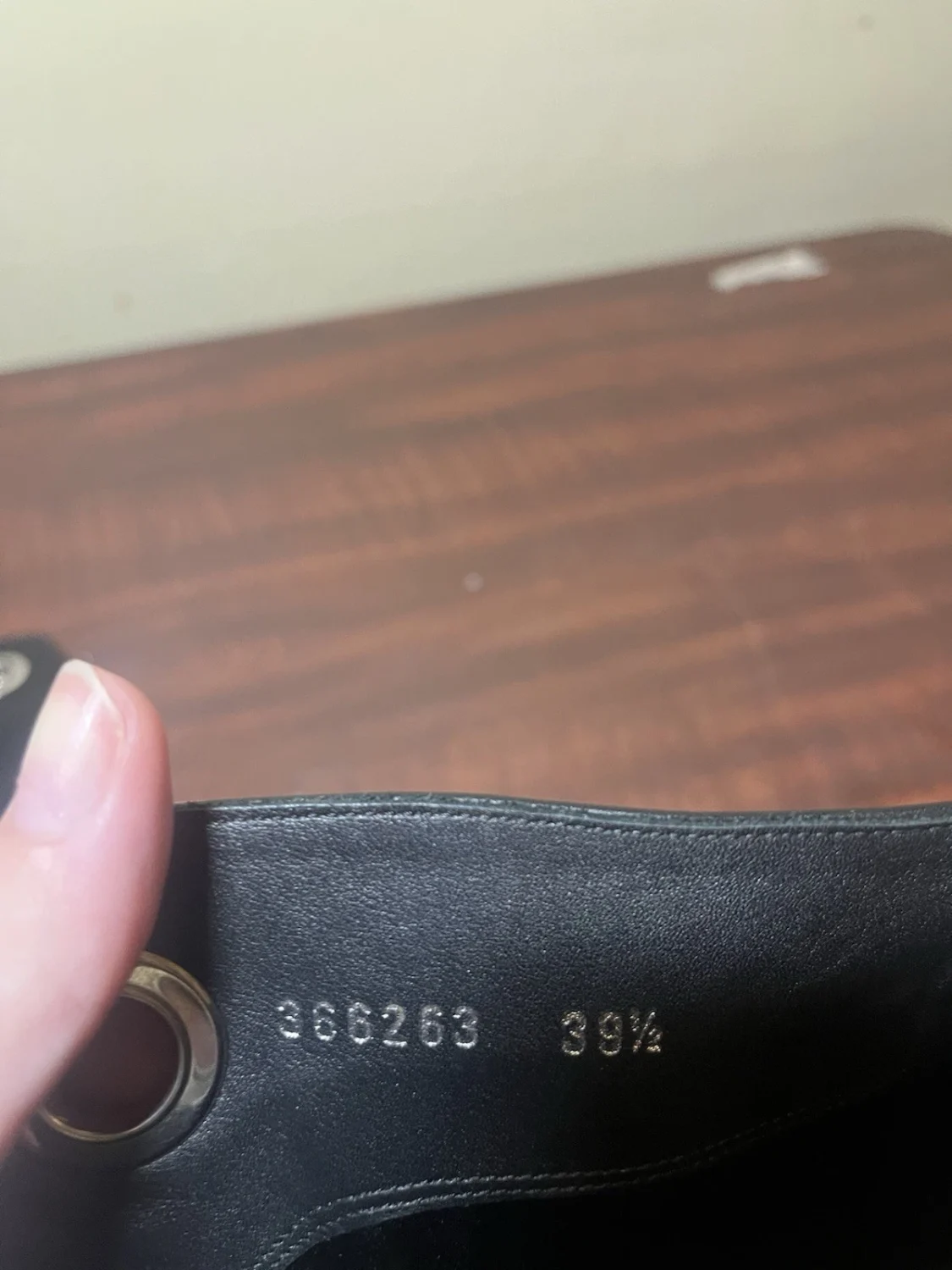 正品 Alexander McQueen 女式 39.5 码领结黑色皮靴-