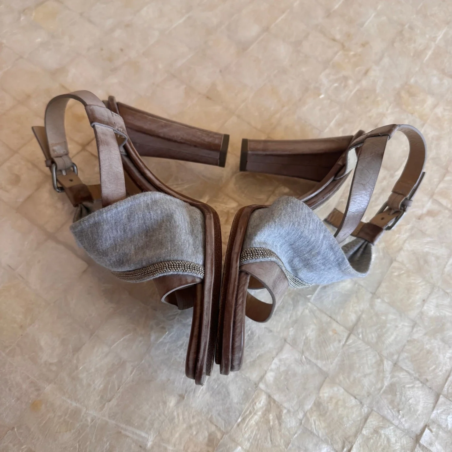 Brunello Cucinelli 凉鞋高跟鞋舒适绑带皮革中性色 8 码-