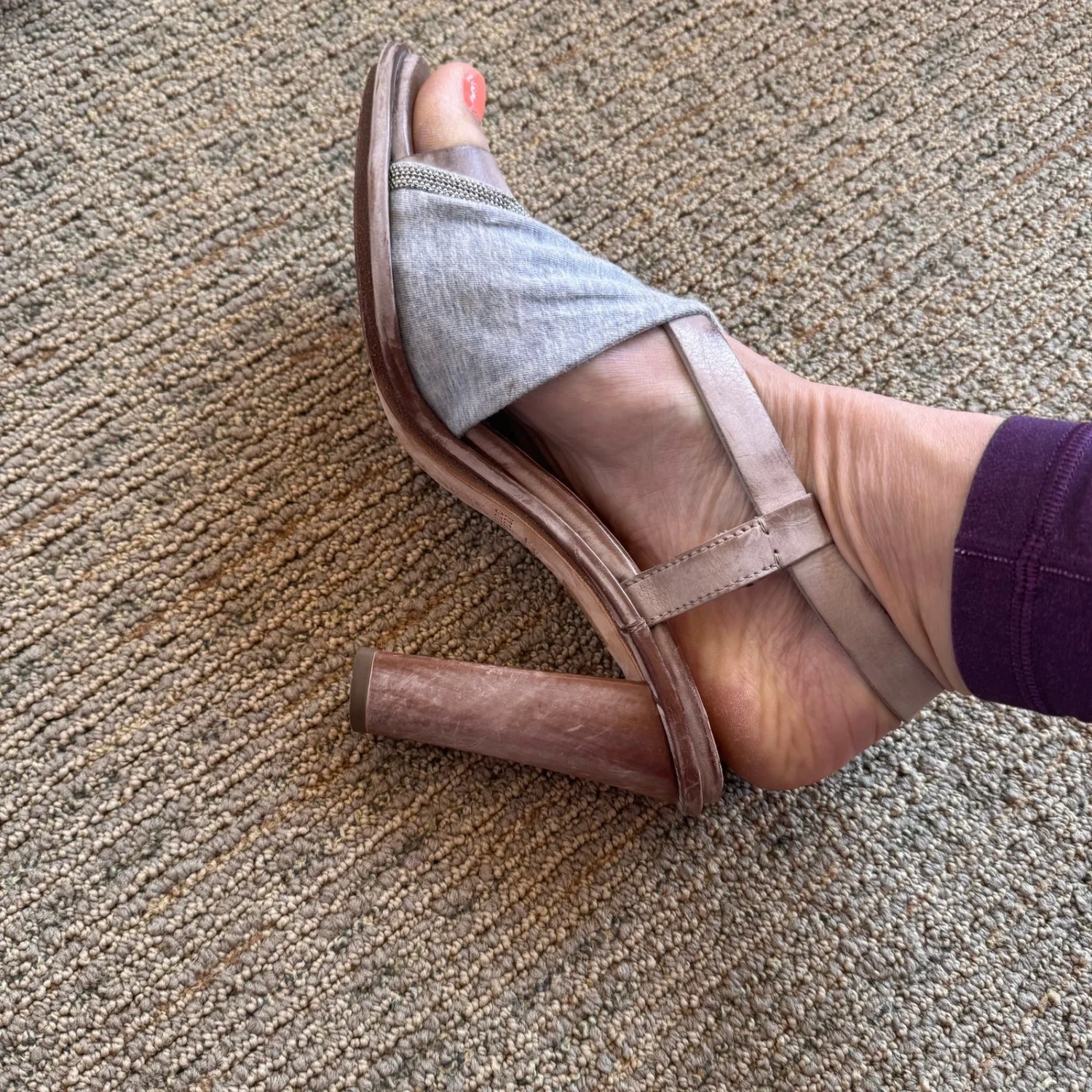 Brunello Cucinelli 凉鞋高跟鞋舒适绑带皮革中性色 8 码-