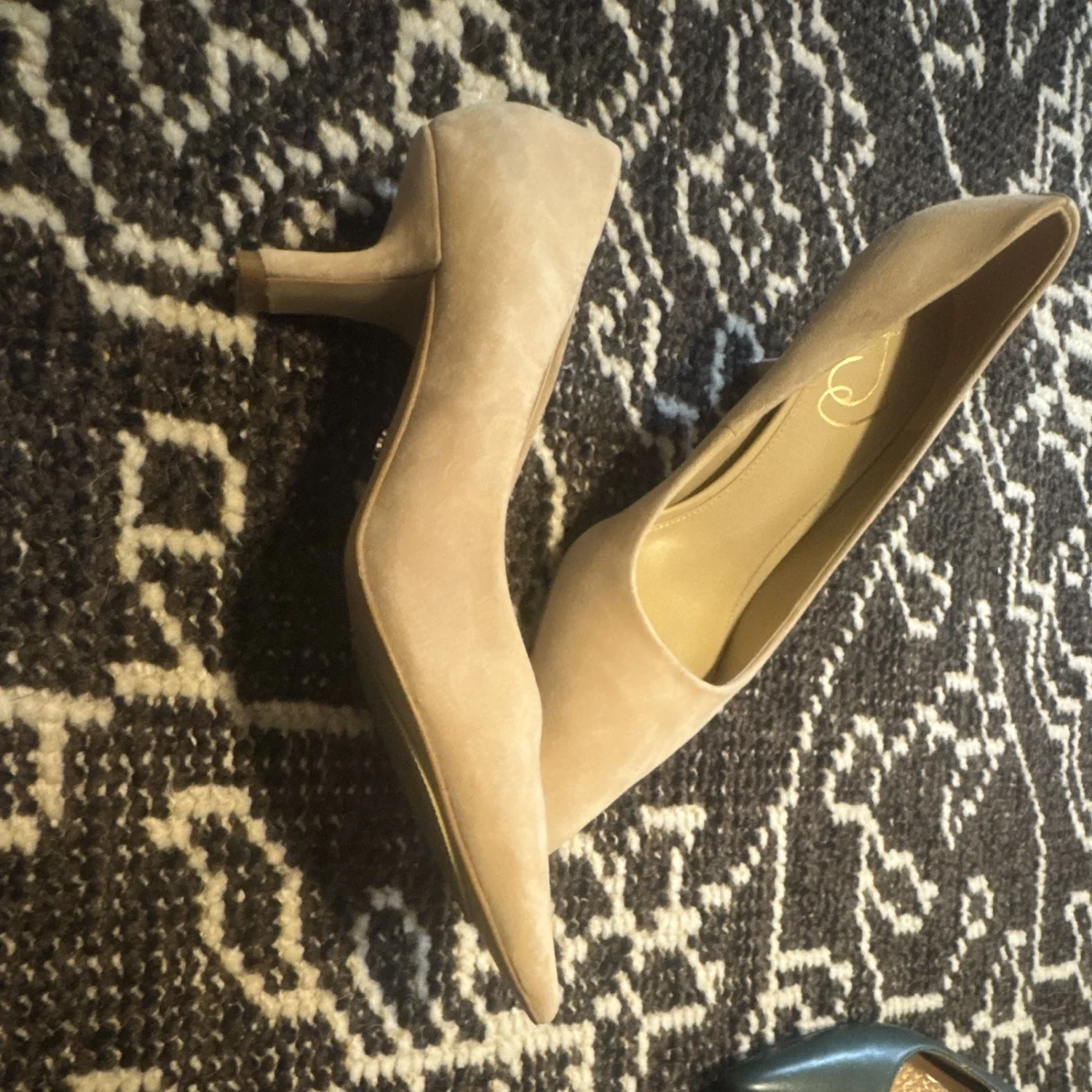 Sam Edelman 女式麂皮绒高跟鞋懒人尖头米色标志口音 US 7-