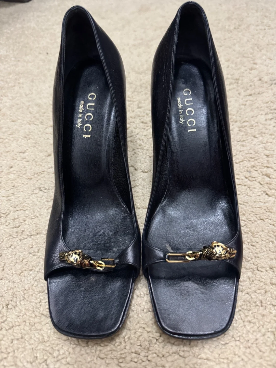 复古古驰 Tom Ford Era Panther 马位露趾高跟鞋黑色皮革高跟鞋-