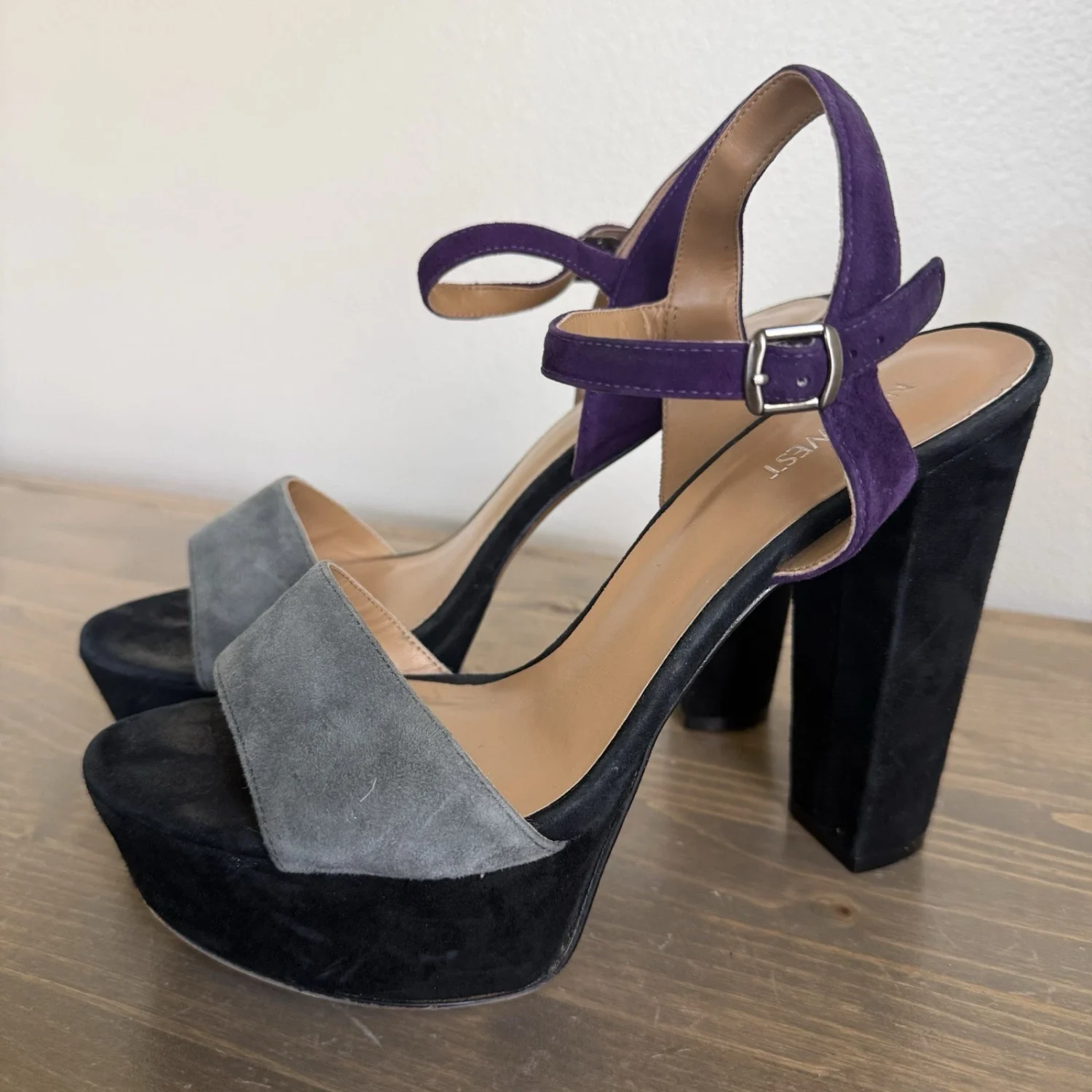Nine West 女式 8.5 米灰色紫色皮革厚底超高跟鞋凉鞋-