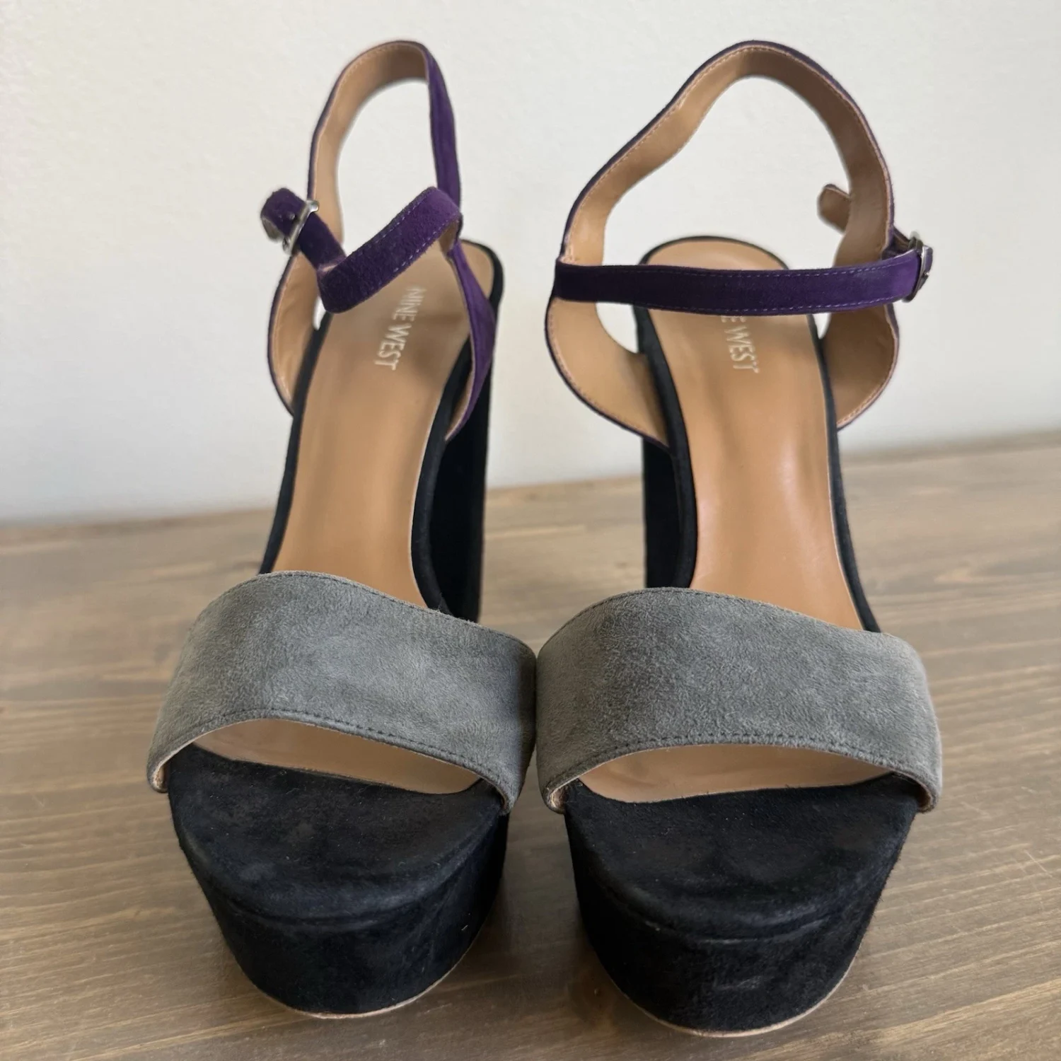 Nine West 女式 8.5 米灰色紫色皮革厚底超高跟鞋凉鞋-
