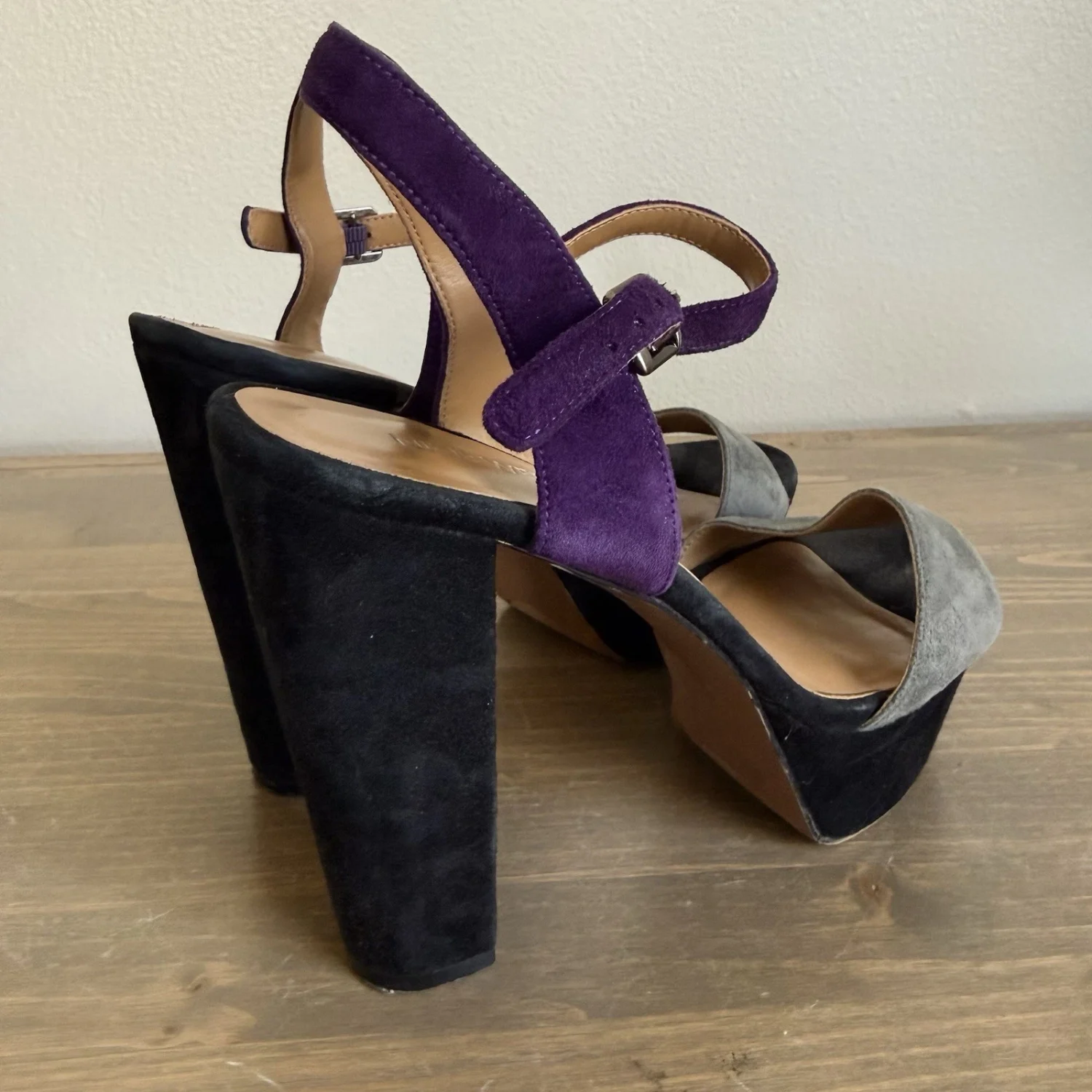 Nine West 女式 8.5 米灰色紫色皮革厚底超高跟鞋凉鞋-