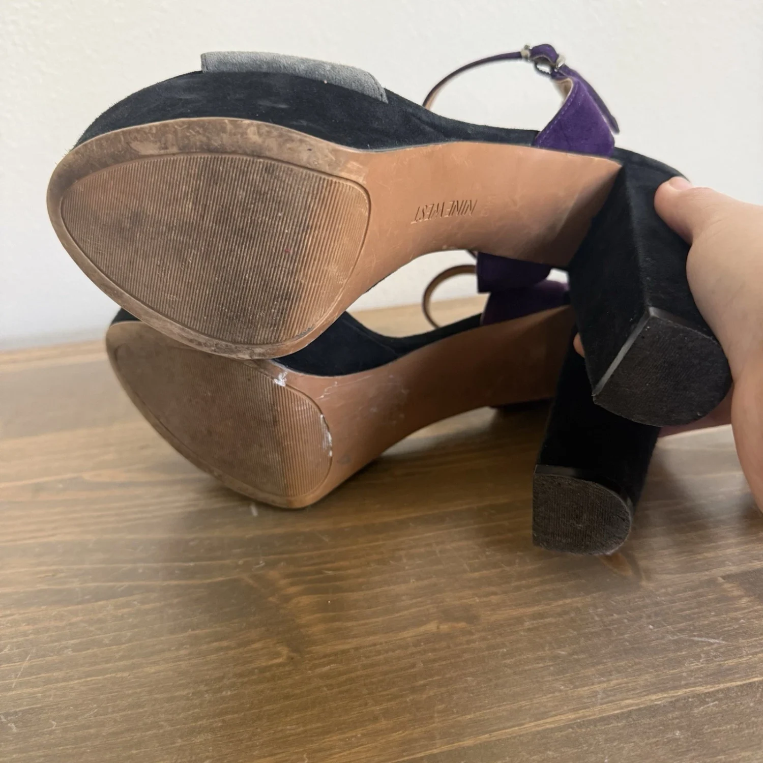 Nine West 女式 8.5 米灰色紫色皮革厚底超高跟鞋凉鞋-