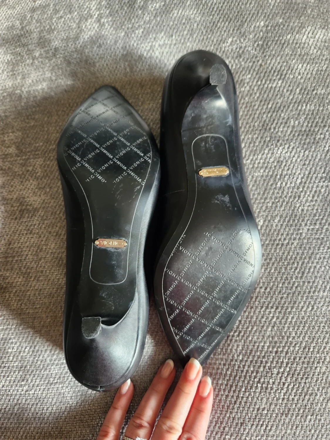 黑色 VIONIC 尖头小猫高跟鞋 7.5 码-