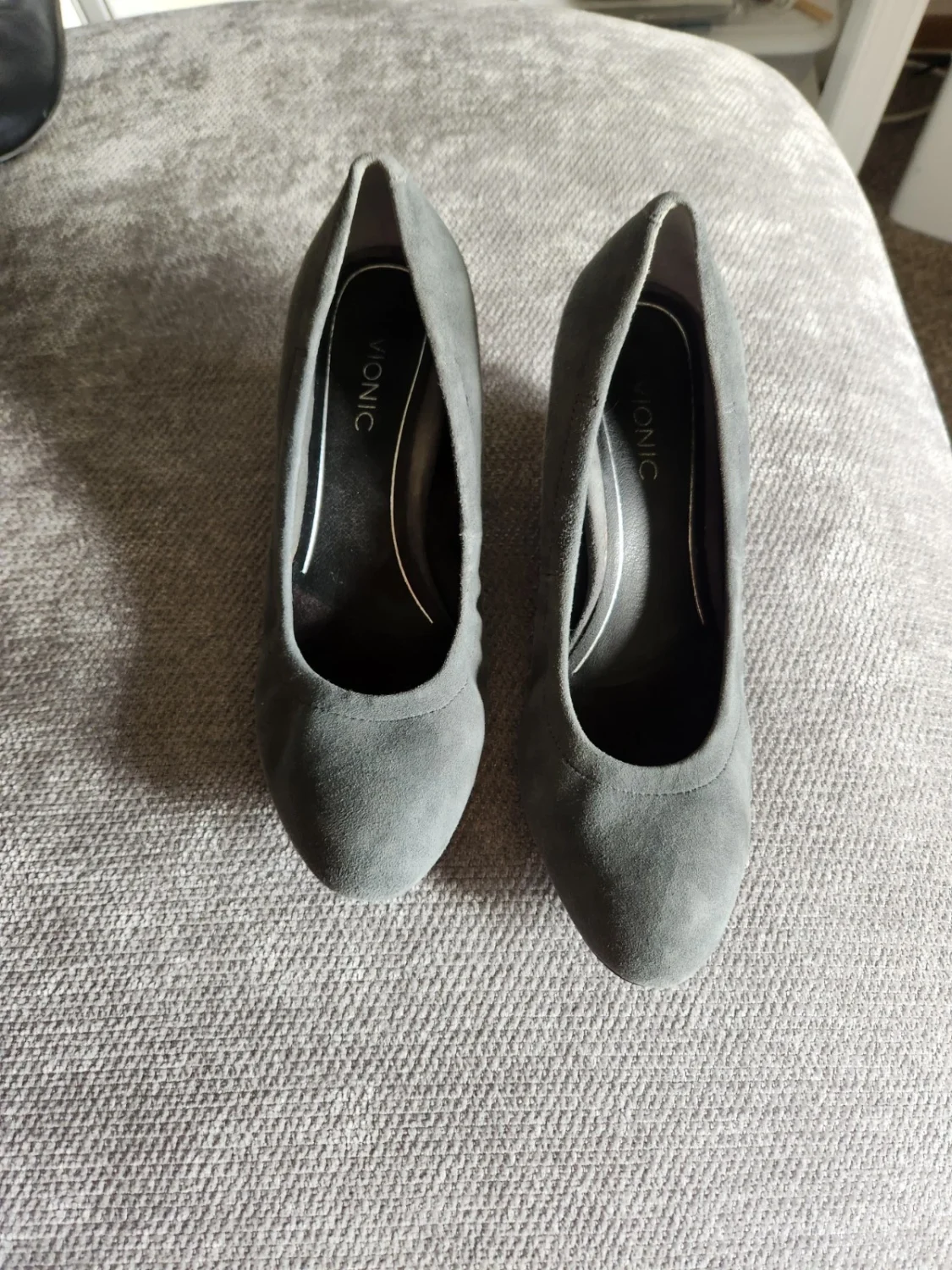 Vionic Camden 女式灰色麂皮绒一脚蹬楔形高跟鞋 7.5 M 码-