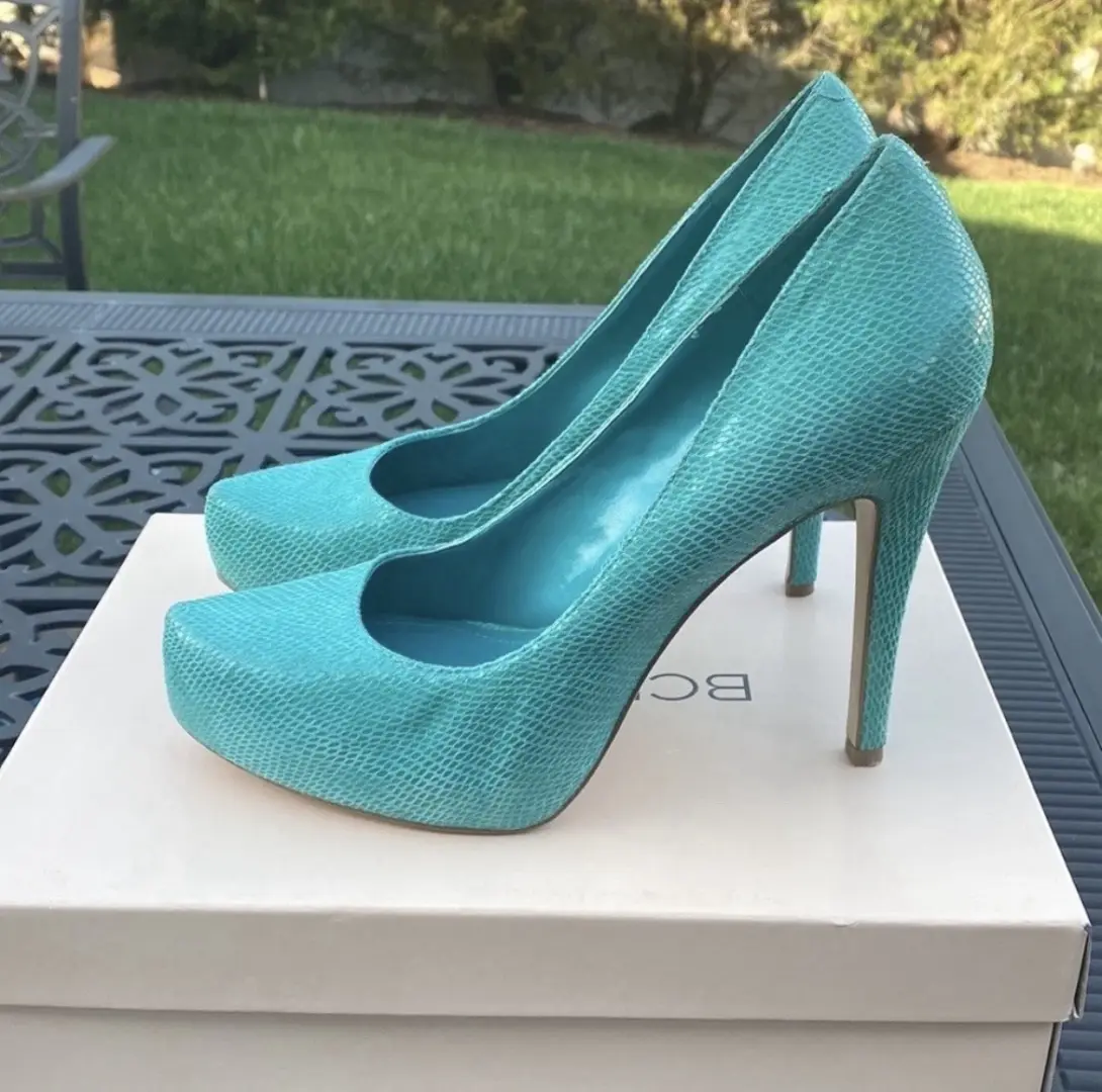 BCBG 孔雀尺寸 81/2 高跟鞋...穿过 3 次-