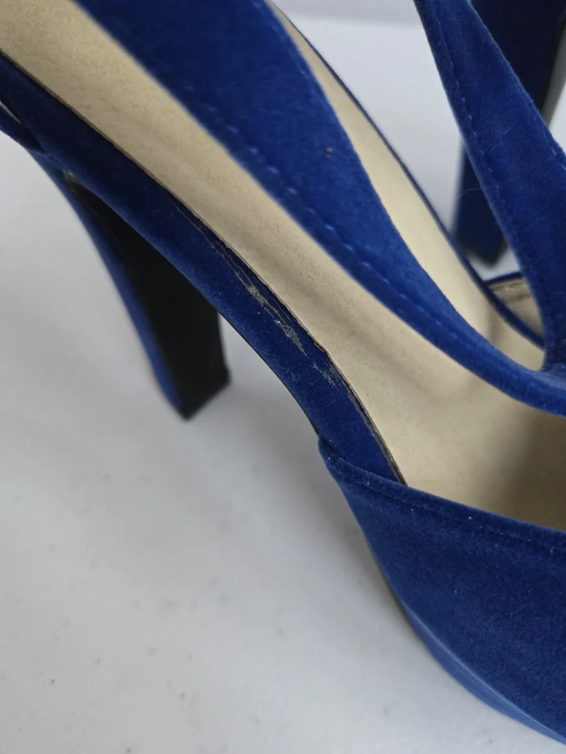 Gatuxus 女式 8.5 码皇家蓝色天鹅绒厚底高跟鞋带踝带-
