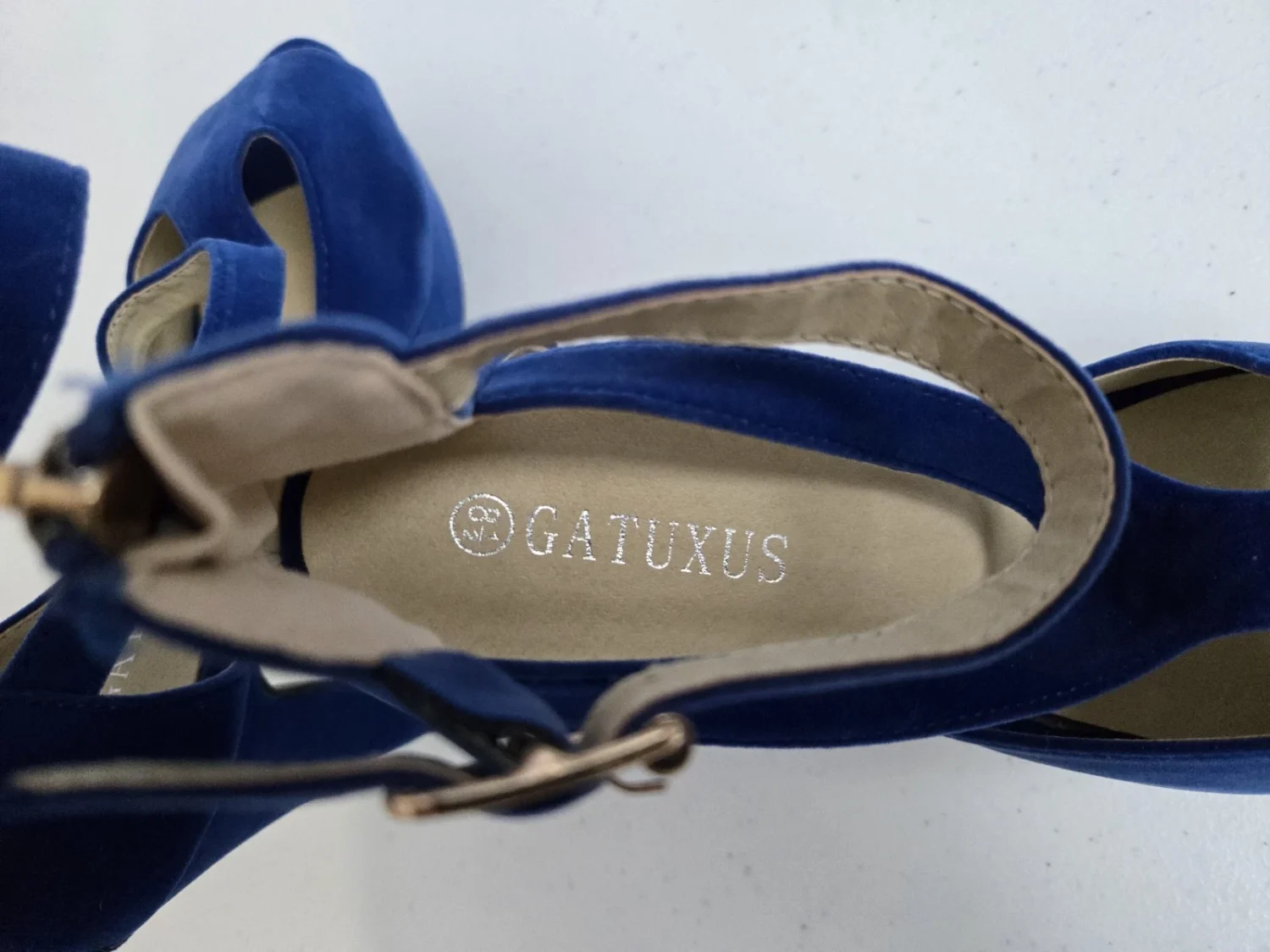 Gatuxus 女式 8.5 码皇家蓝色天鹅绒厚底高跟鞋带踝带-