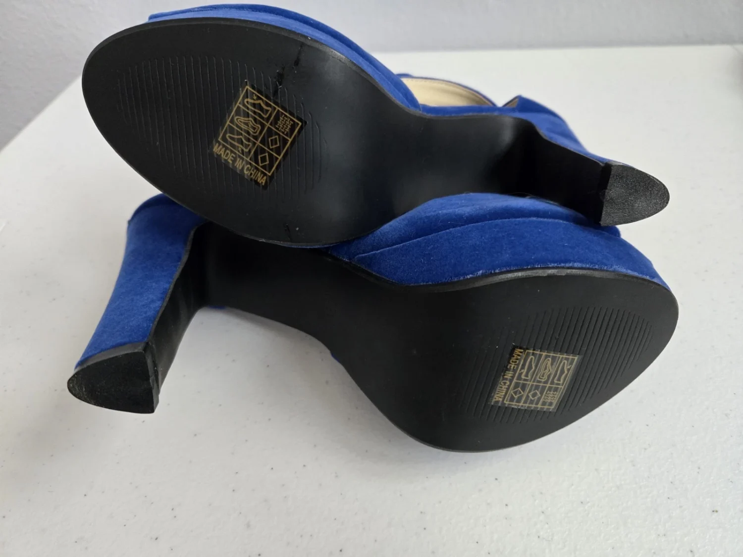 Gatuxus 女式 8.5 码皇家蓝色天鹅绒厚底高跟鞋带踝带-