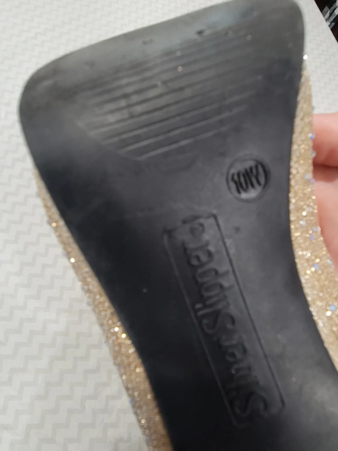 金色(银色拖鞋品牌)闪亮水钻高跟鞋。 10W 码 -