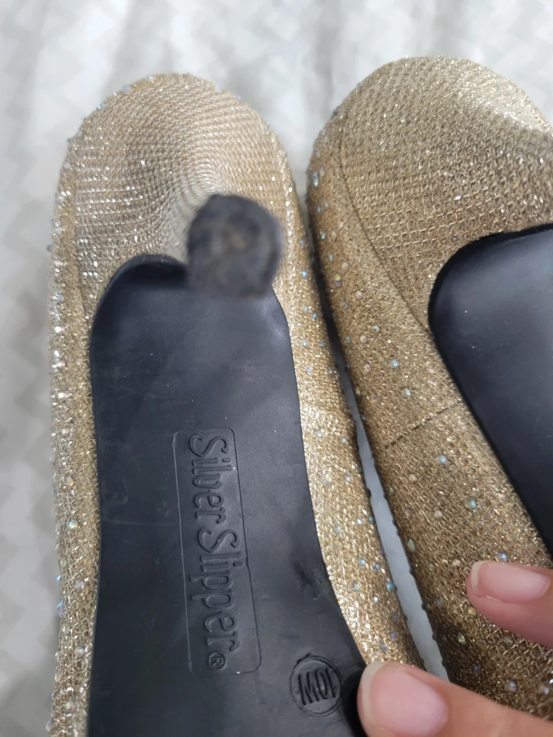 金色(银色拖鞋品牌)闪亮水钻高跟鞋。 10W 码 -