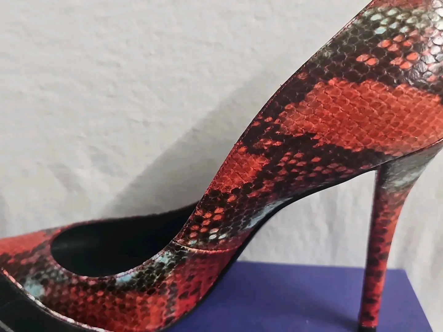 Stuart Weitzman Naughty 系列尺寸 12W Carni Painted Python - 华丽 -