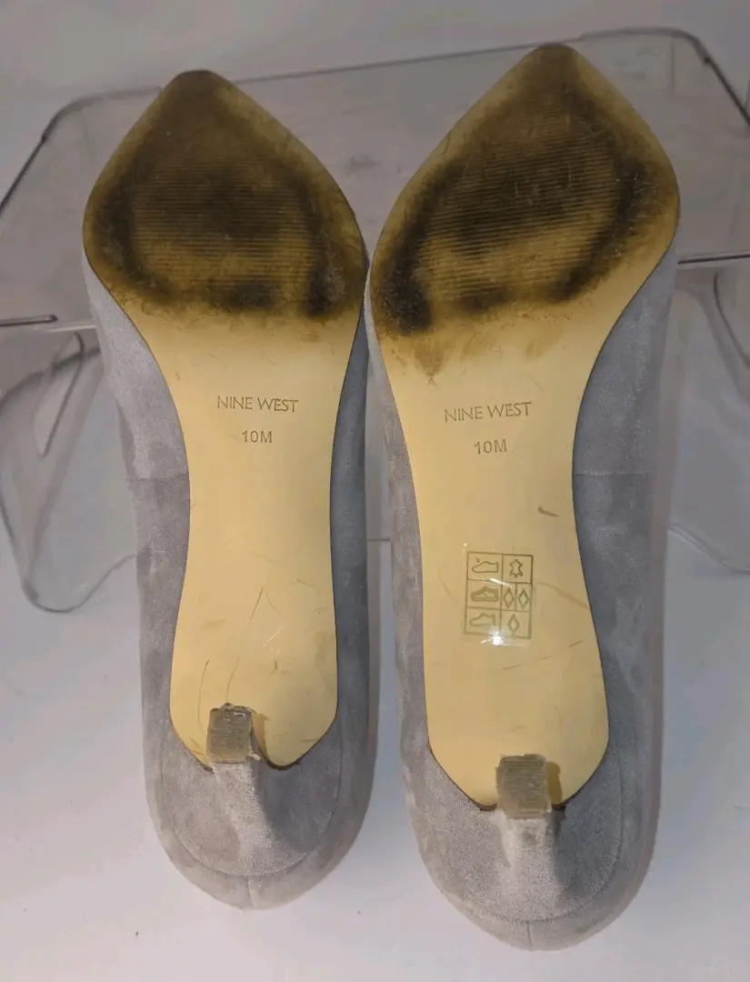 Nine West Moyen 灰色麂皮绒皮革一脚蹬尖头高跟鞋女式 10M 码-