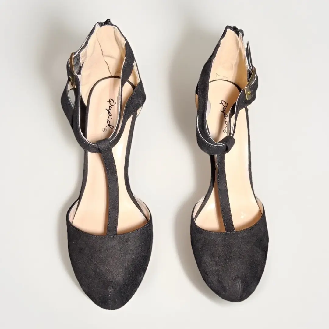 Qupid Black Faux Suede T-Strap Platform Pumps Heels Womens Size 7 Round Toe Zip