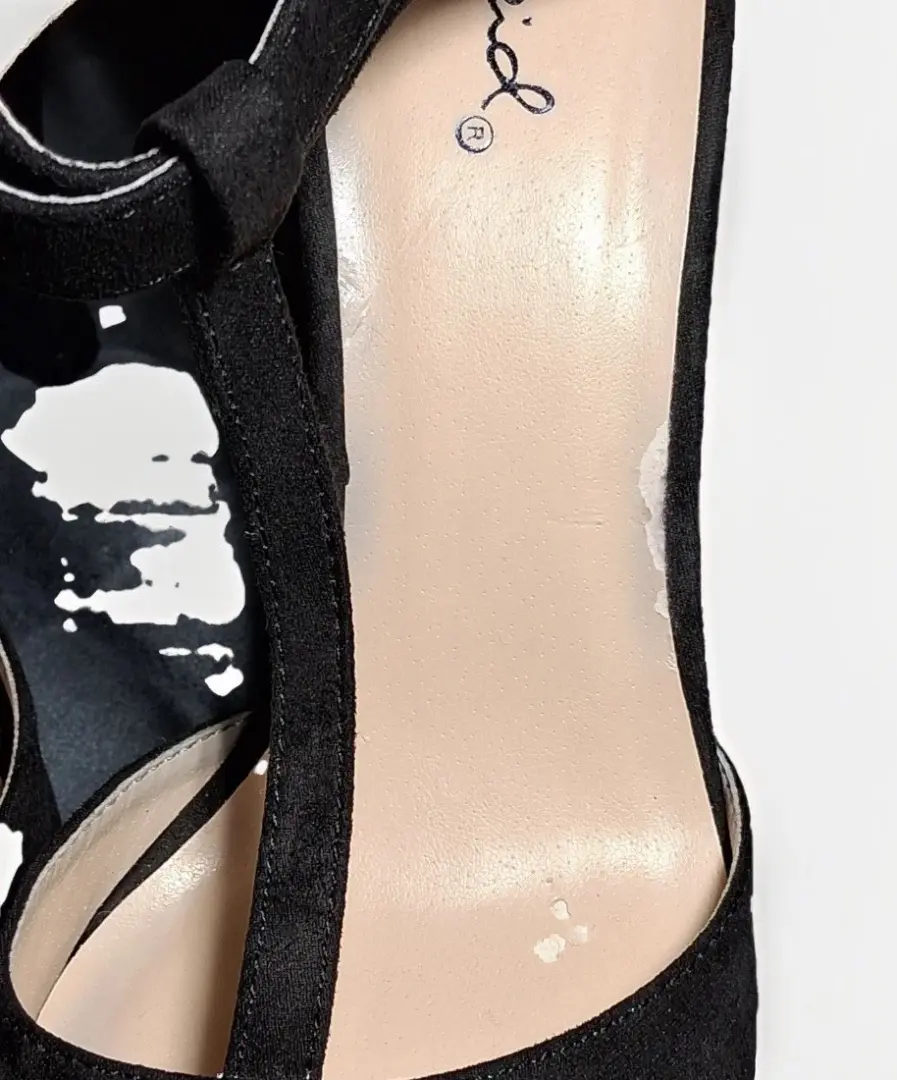 Qupid Black Faux Suede T-Strap Platform Pumps Heels Womens Size 7 Round Toe Zip