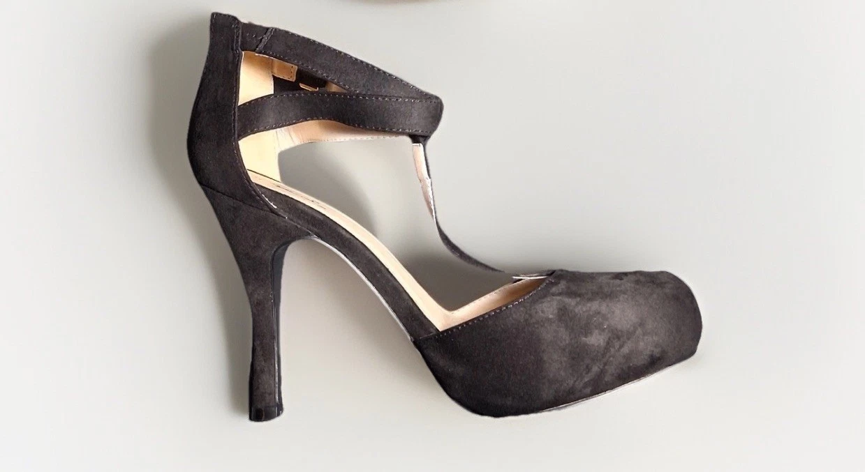 Qupid Black Faux Suede T-Strap Platform Pumps Heels Womens Size 7 Round Toe Zip