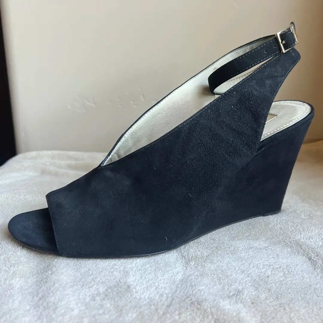 Louise et Cie Lo-Piarissa 女式 8.5 EU 39 黑色麂皮绒露背楔形鞋跟别致-