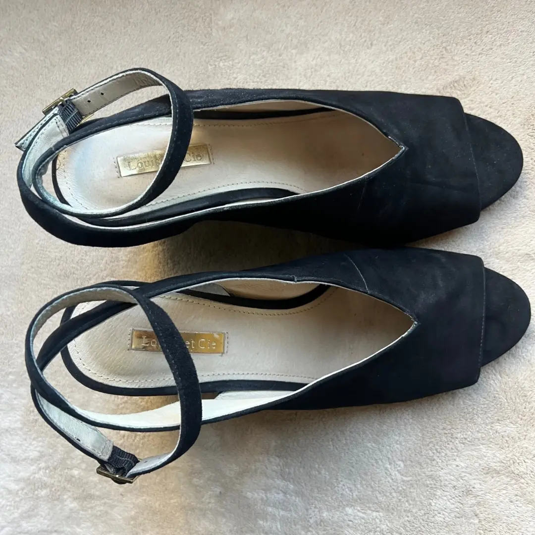 Louise et Cie Lo-Piarissa 女式 8.5 EU 39 黑色麂皮绒露背楔形鞋跟别致-