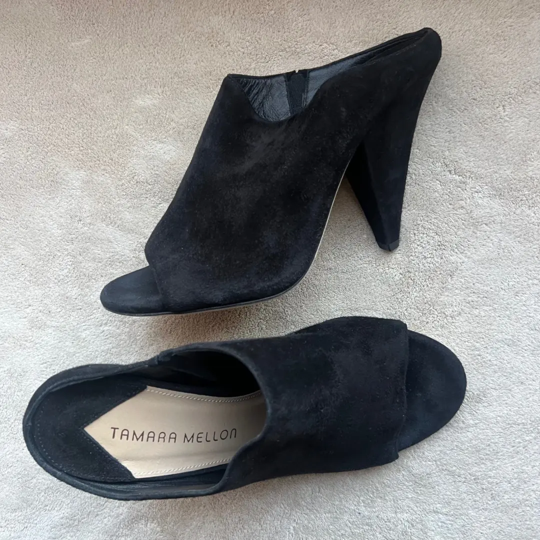 Tamara Mellon Kendra 黑色麂皮绒露趾骡子凉鞋高跟鞋女式 7 EU 37.5 别致-
