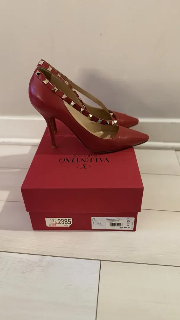 Valentino Garavani Rockstud 泵红色皮革女式 9 码 (39 EU)-