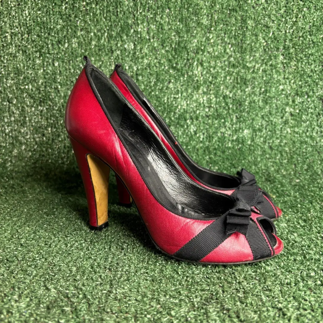 Marc Jacobs 蝴蝶结露趾皮革丝带经典高跟鞋红色黑色女式 6.5 码-