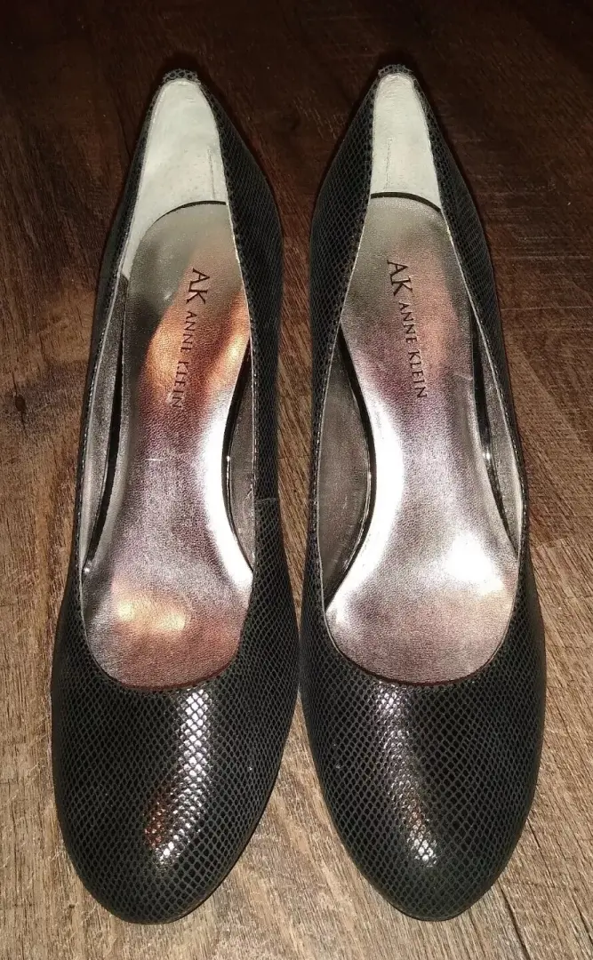 AK Anne Klein Wystere 黑色爬行动物皮革厚底高跟鞋 7.5 M-