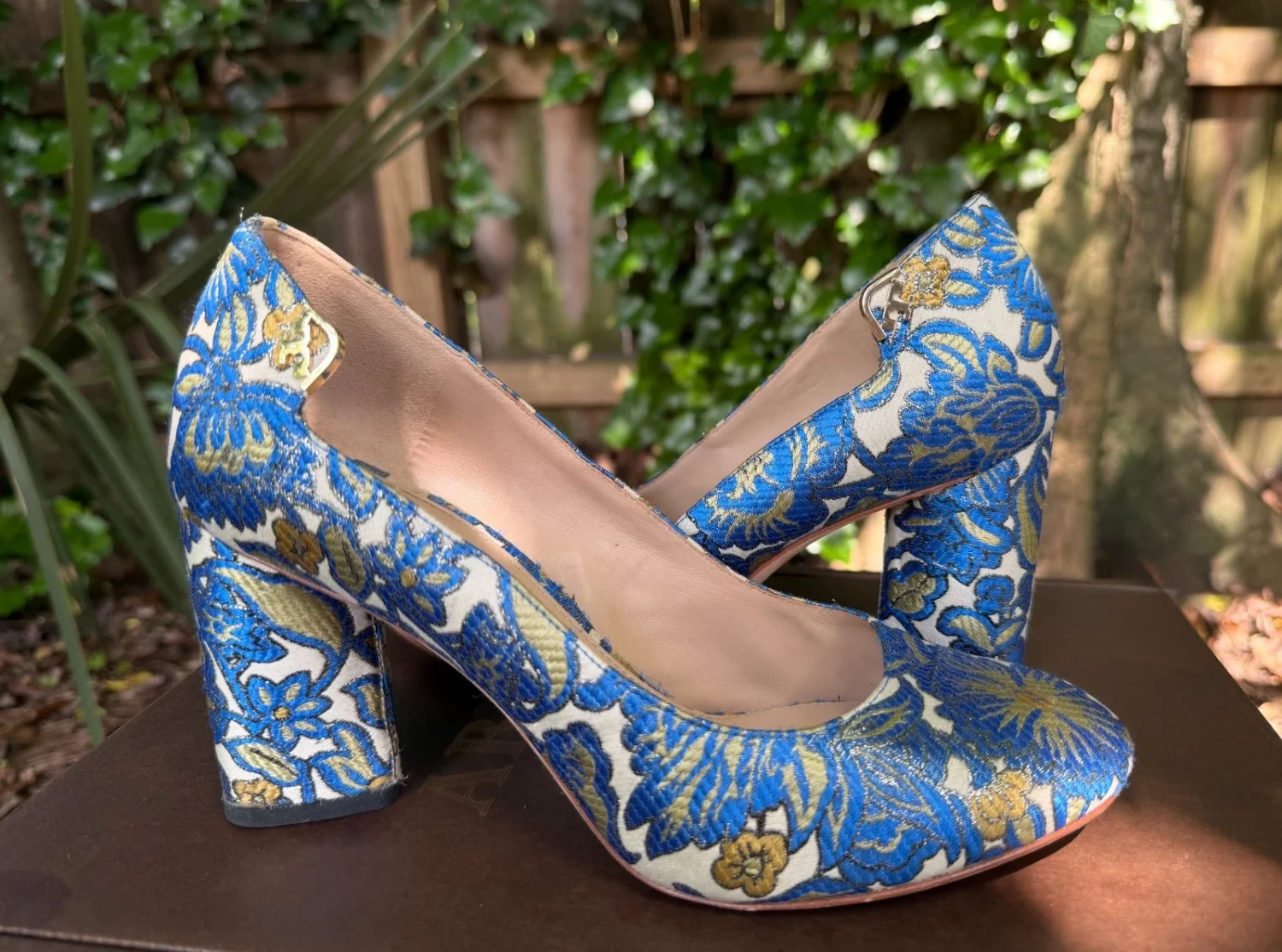 Tory Burch 伊丽莎白方跟女式 9 米花卉锦缎刺绣圆头-