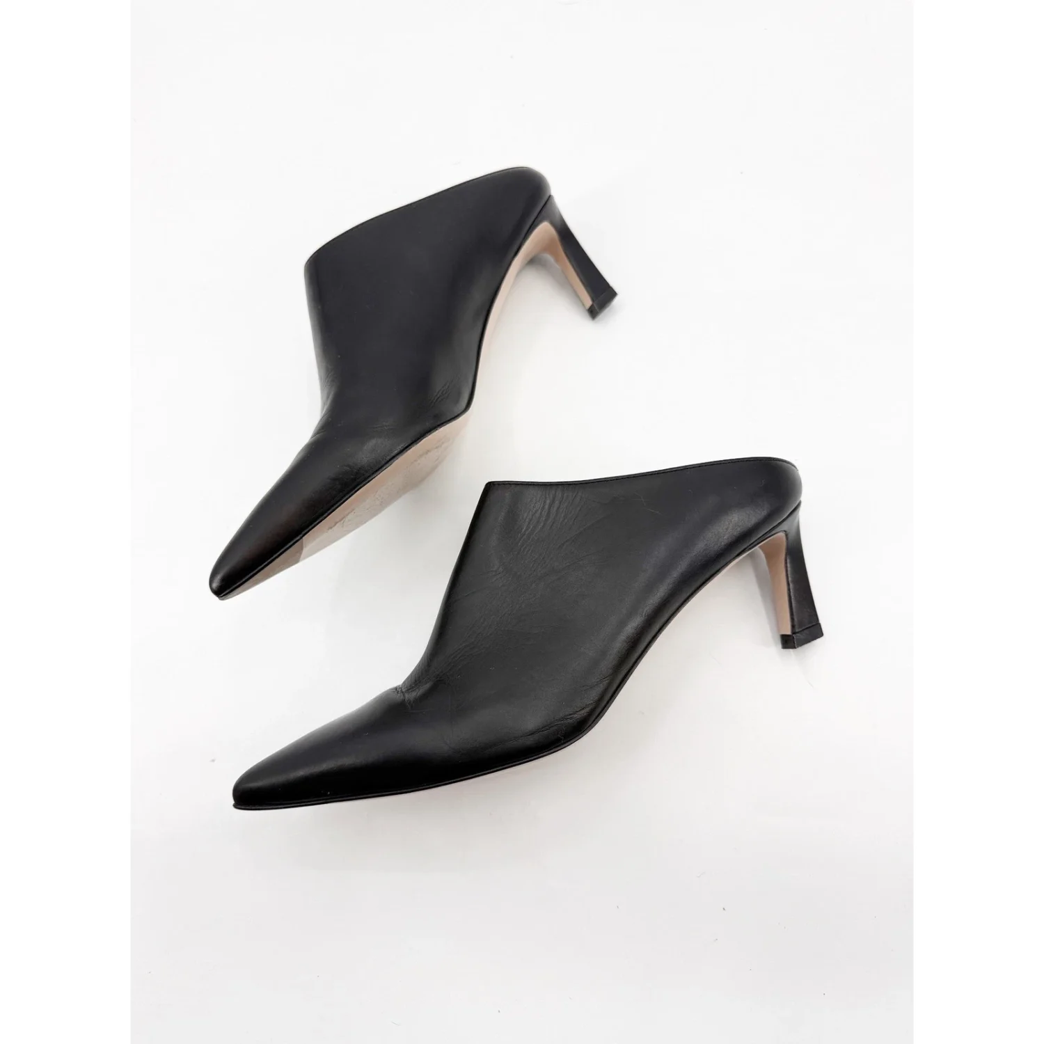 Stuart Weitzman Mira Napa 黑色皮革尖头穆勒鞋 尺寸 7 M 西班牙-