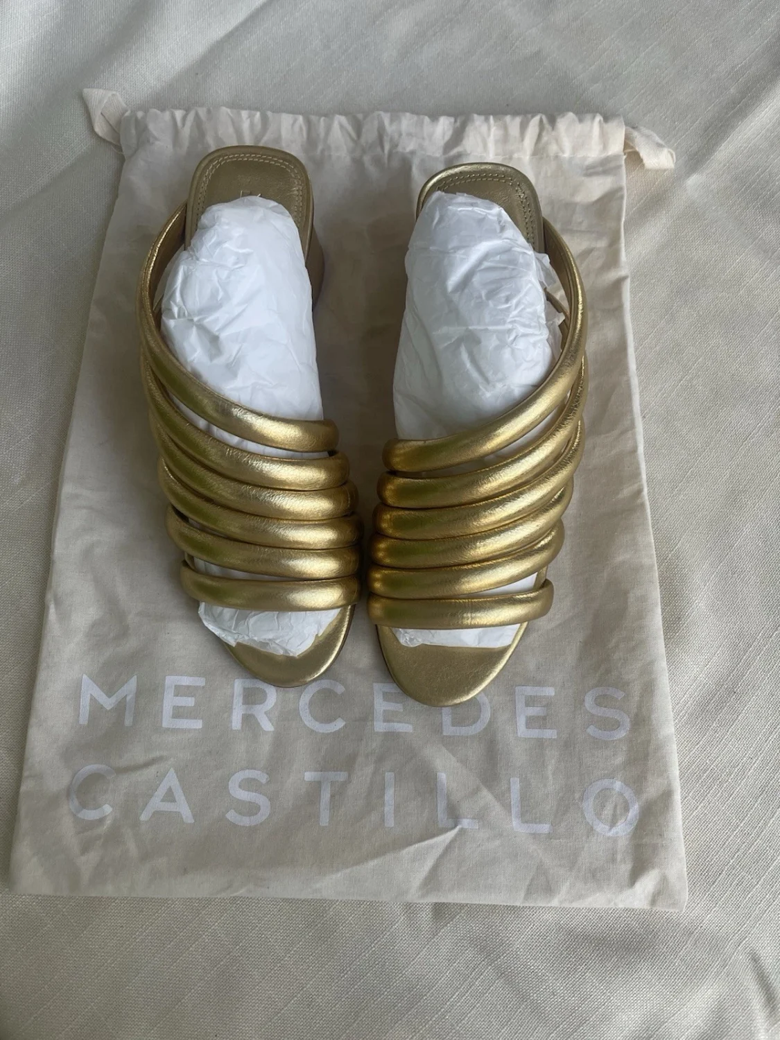 Mercedes Castillo 金色绑带皮革露趾高跟鞋女式 8.5 码-