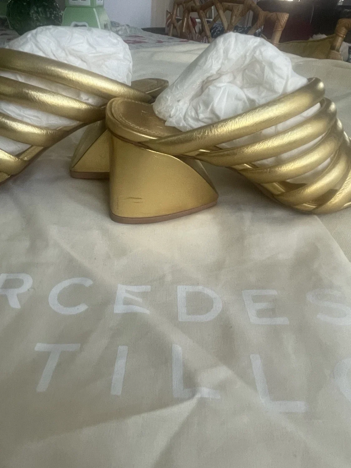 Mercedes Castillo 金色绑带皮革露趾高跟鞋女式 8.5 码-