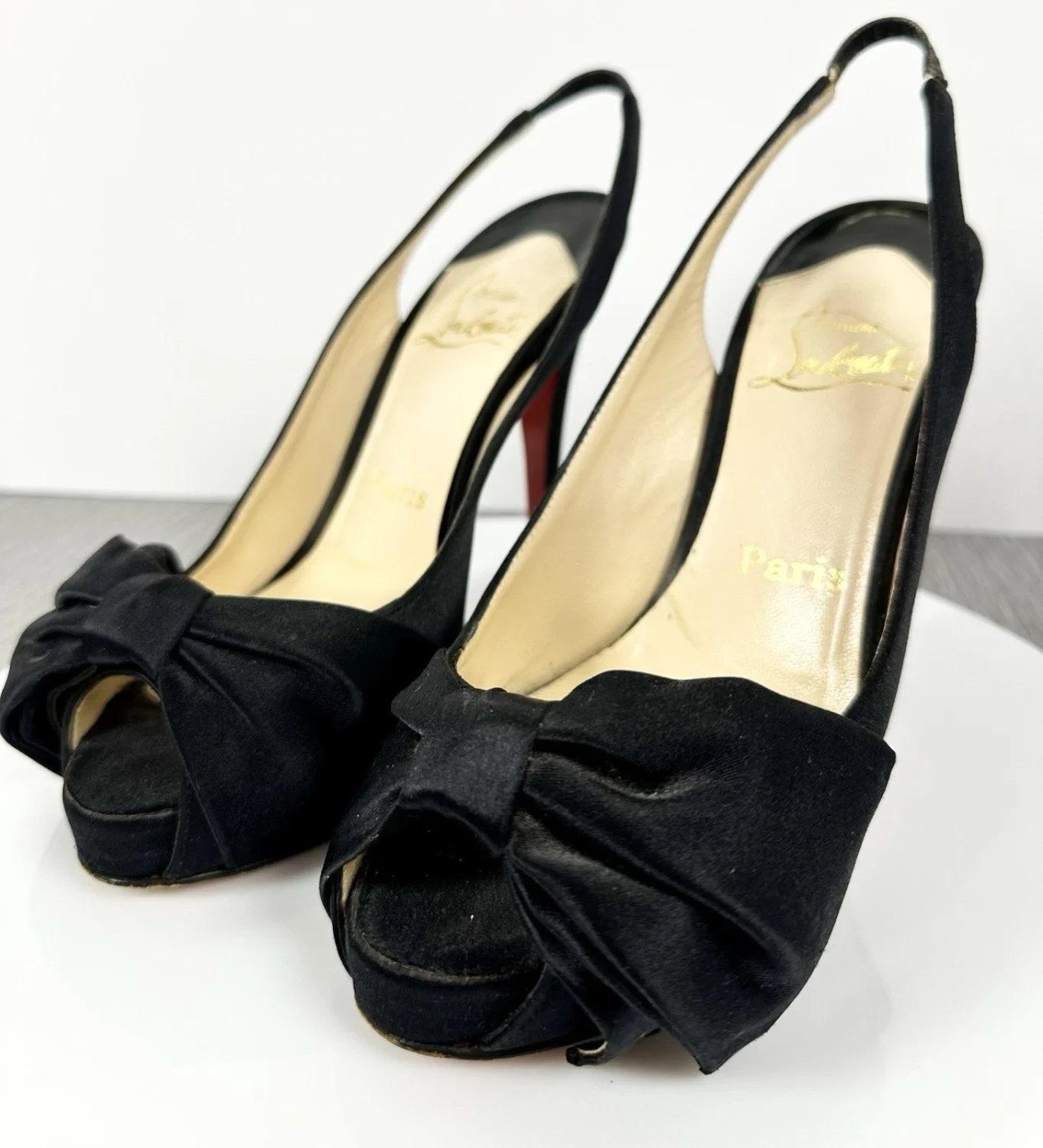 Christian Louboutin 黑色缎面蝴蝶结露趾厚底露背高跟鞋 36 码-