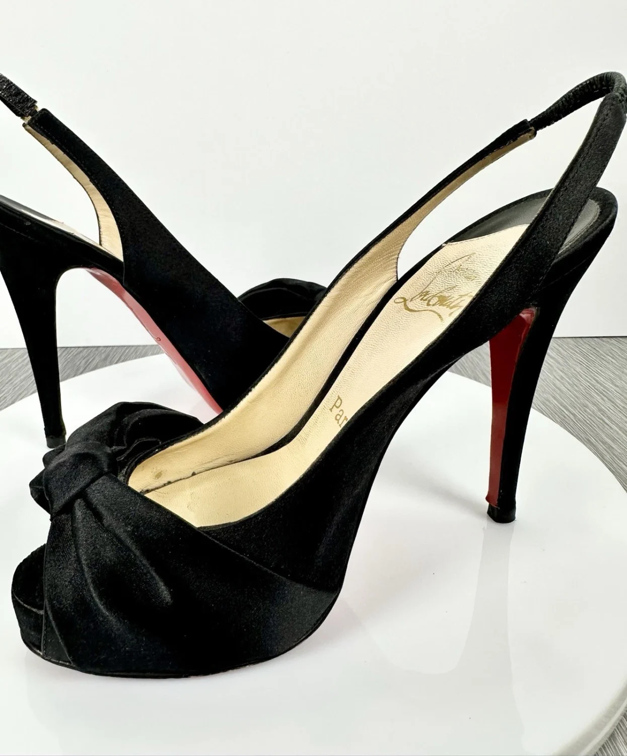 Christian Louboutin 黑色缎面蝴蝶结露趾厚底露背高跟鞋 36 码-