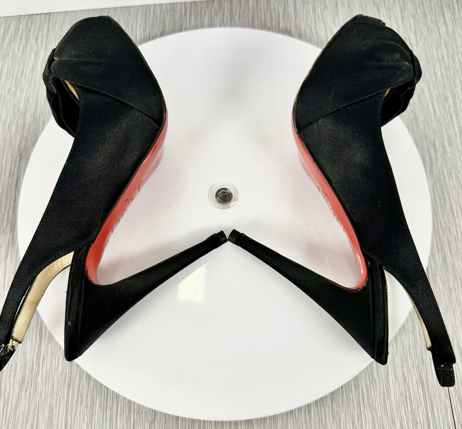 Christian Louboutin 黑色缎面蝴蝶结露趾厚底露背高跟鞋 36 码-