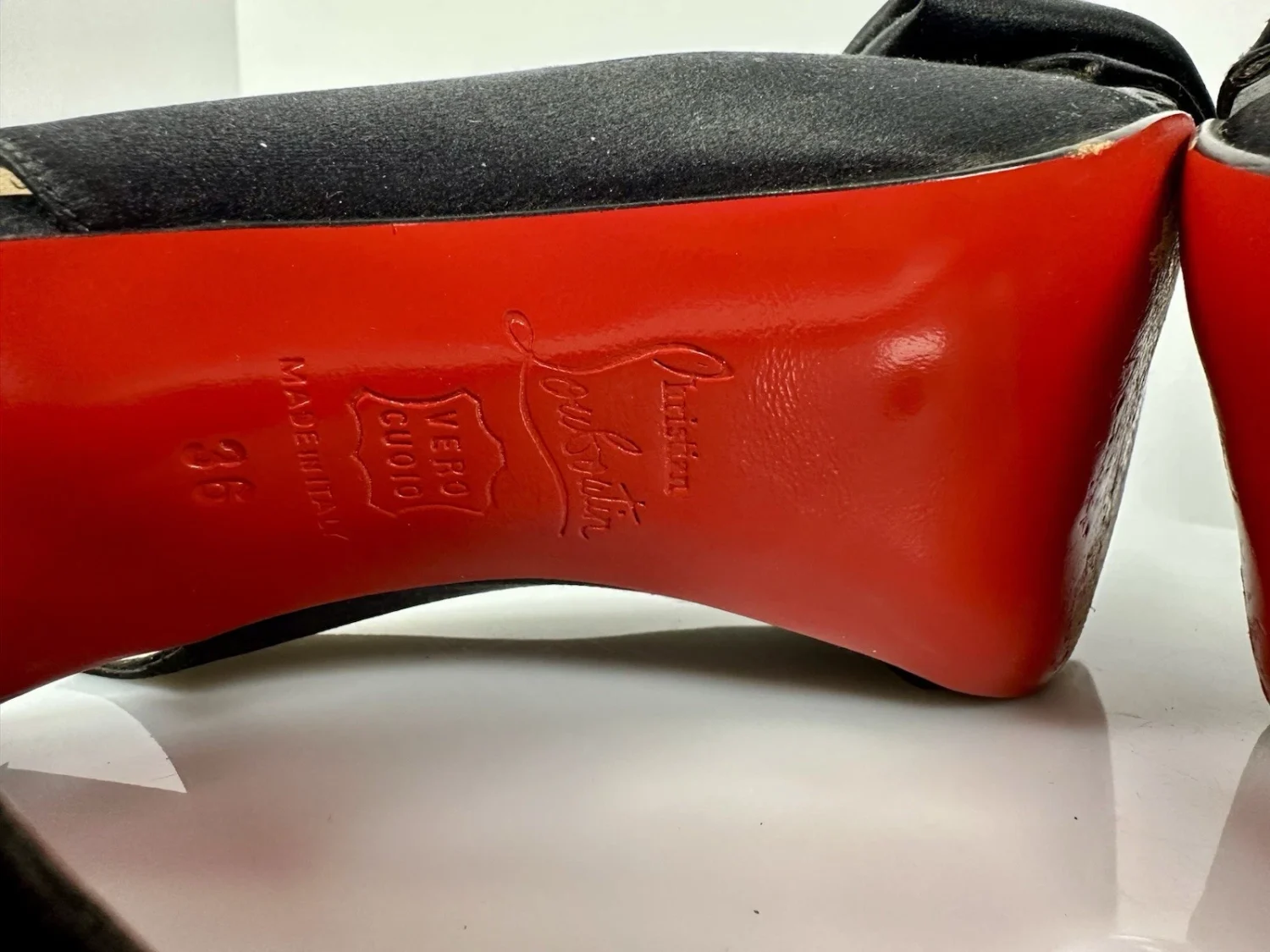 Christian Louboutin 黑色缎面蝴蝶结露趾厚底露背高跟鞋 36 码-