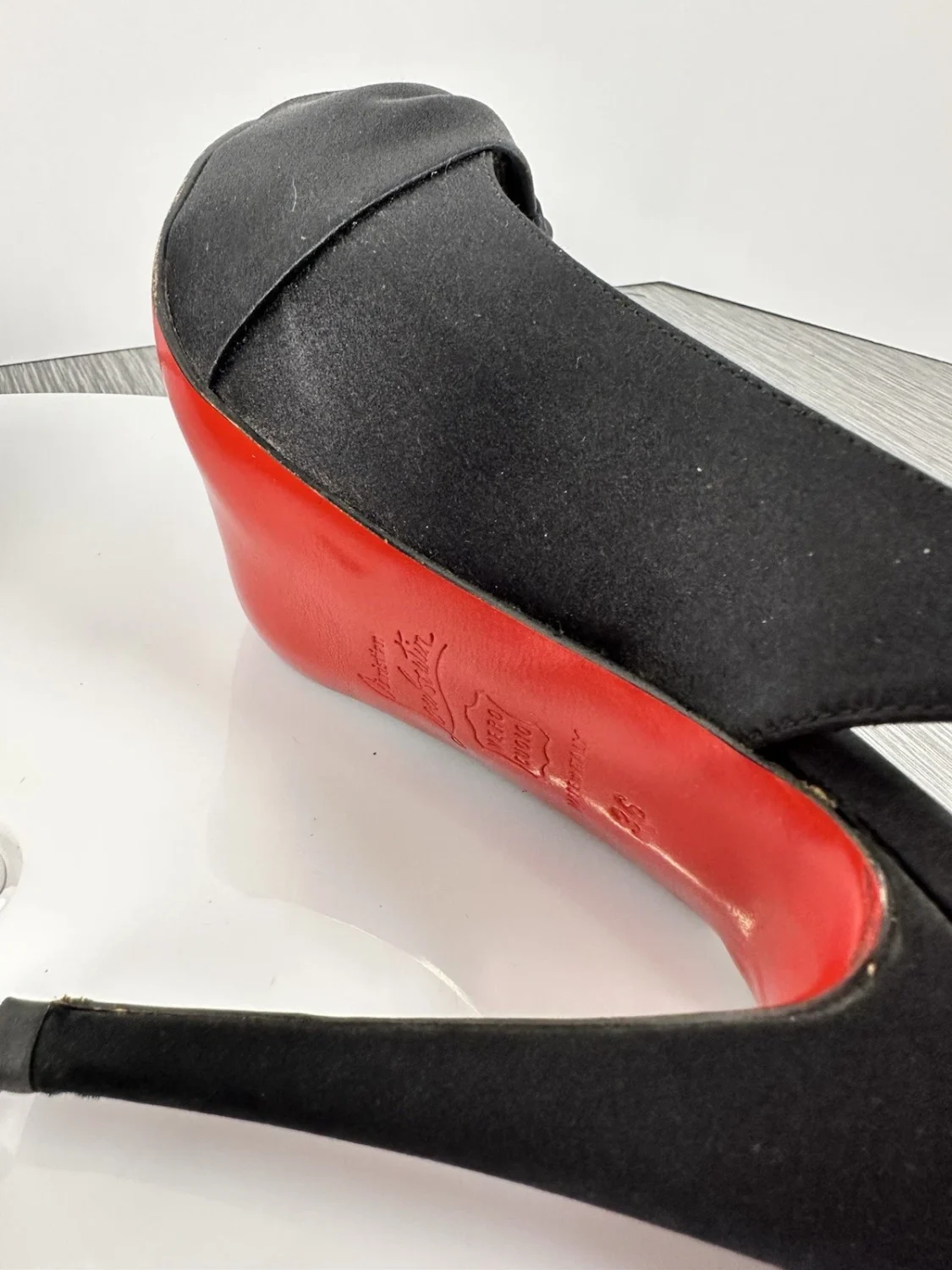 Christian Louboutin 黑色缎面蝴蝶结露趾厚底露背高跟鞋 36 码-