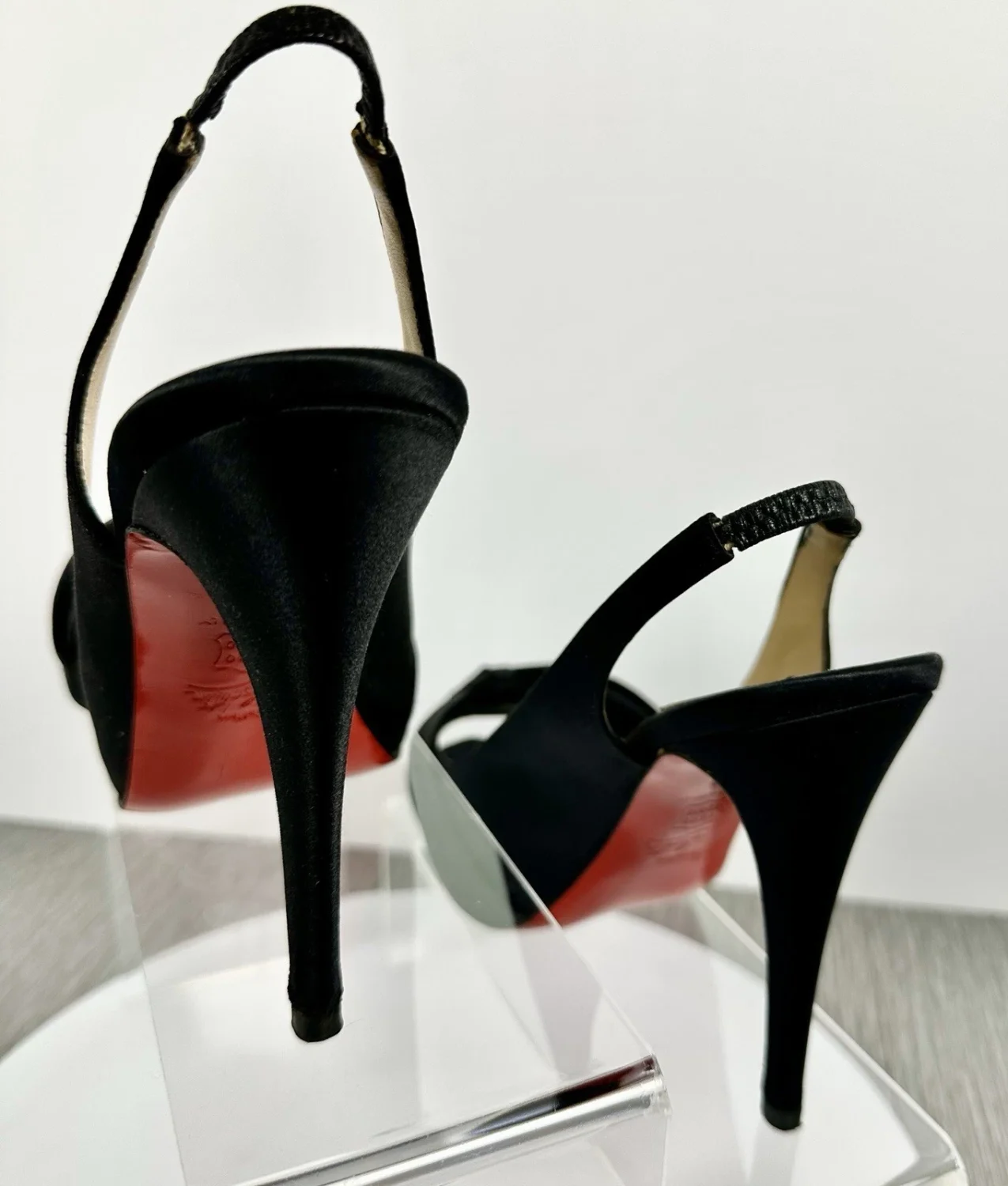Christian Louboutin 黑色缎面蝴蝶结露趾厚底露背高跟鞋 36 码-