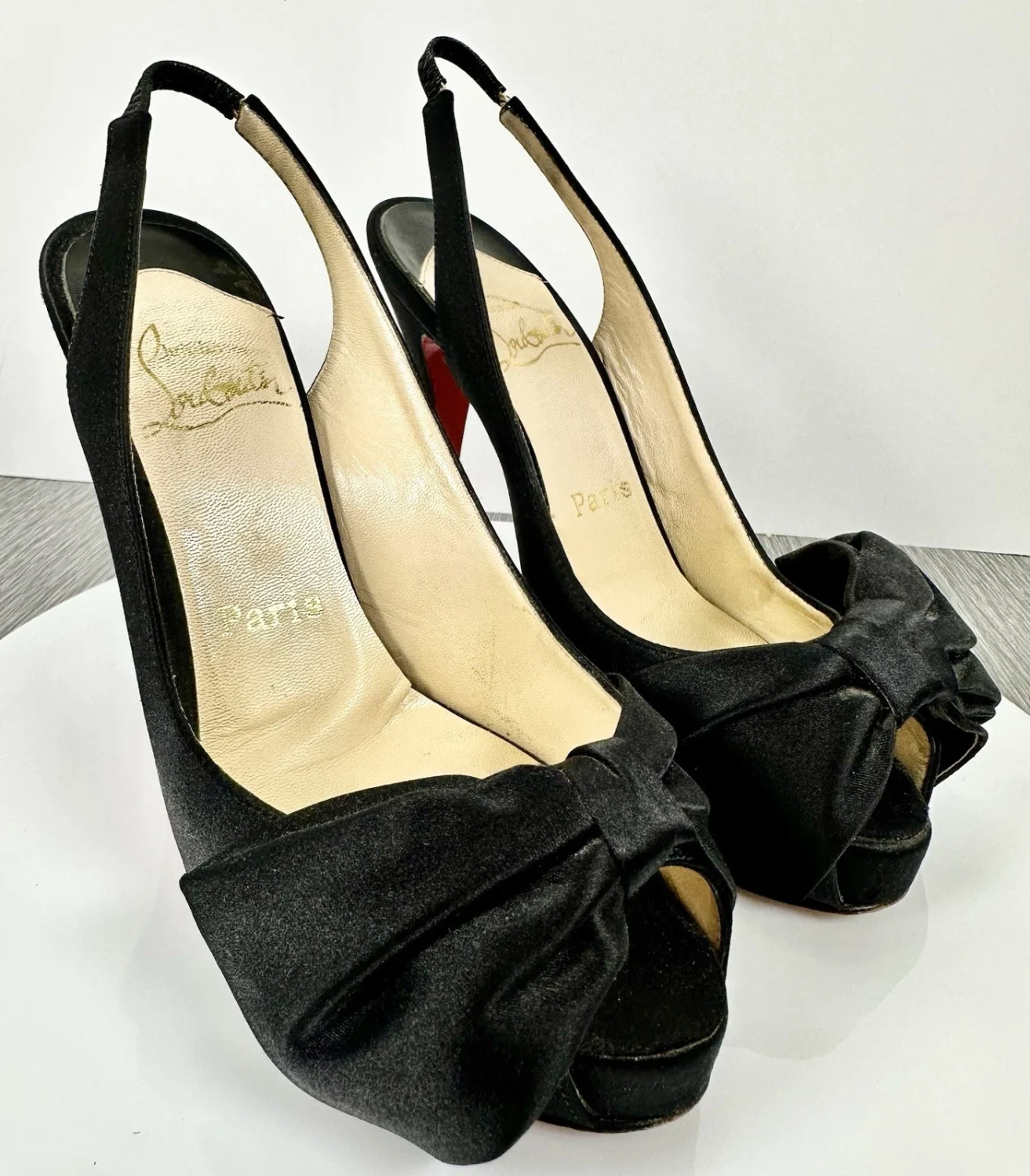 Christian Louboutin 黑色缎面蝴蝶结露趾厚底露背高跟鞋 36 码-