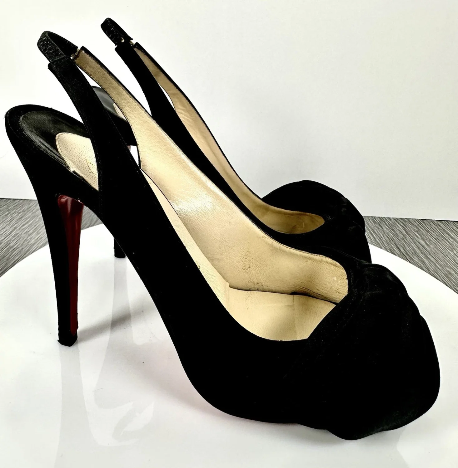 Christian Louboutin 黑色缎面蝴蝶结露趾厚底露背高跟鞋 36 码-