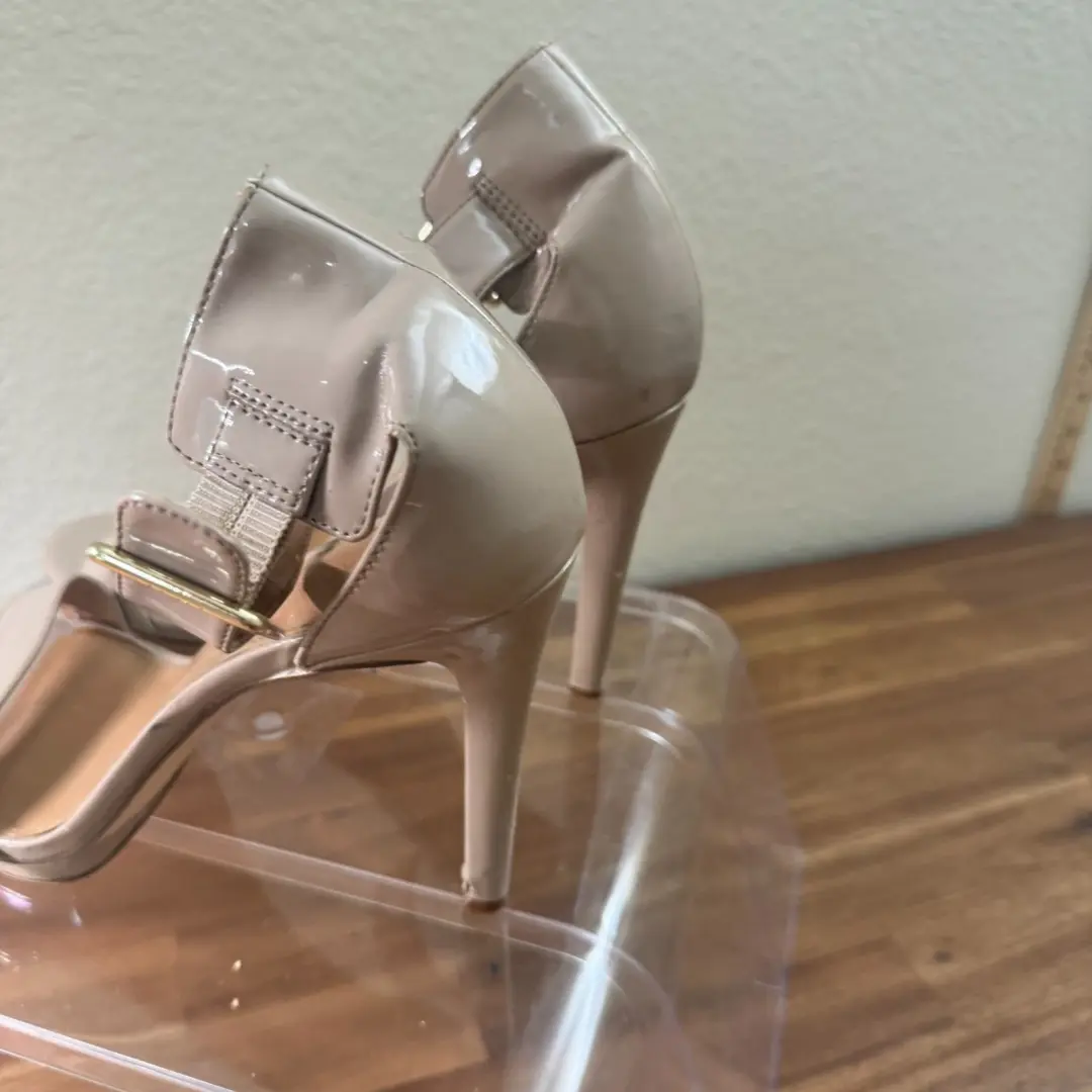 Calvin Klein 高跟鞋女式 9 M 码 Vivian 细高跟鞋踝带裸色-