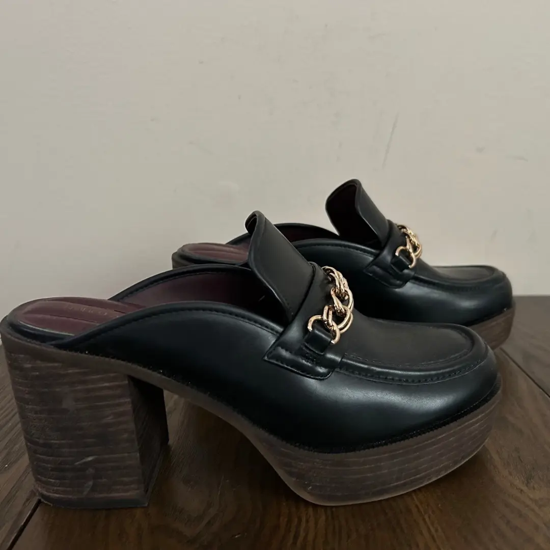 Franco Sarto 女式 9M 码 Katra 黑色厚底木屐金链-