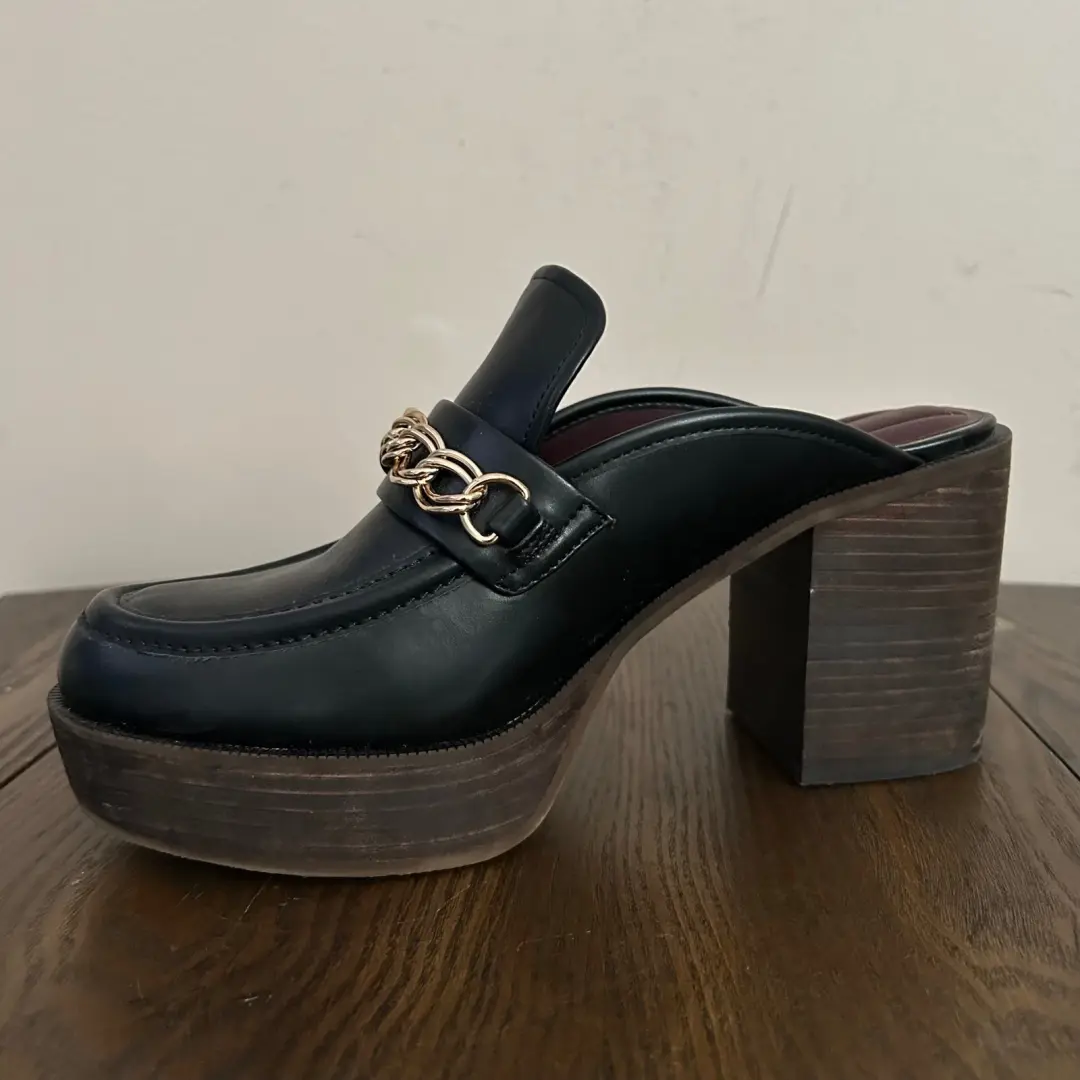 Franco Sarto 女式 9M 码 Katra 黑色厚底木屐金链-