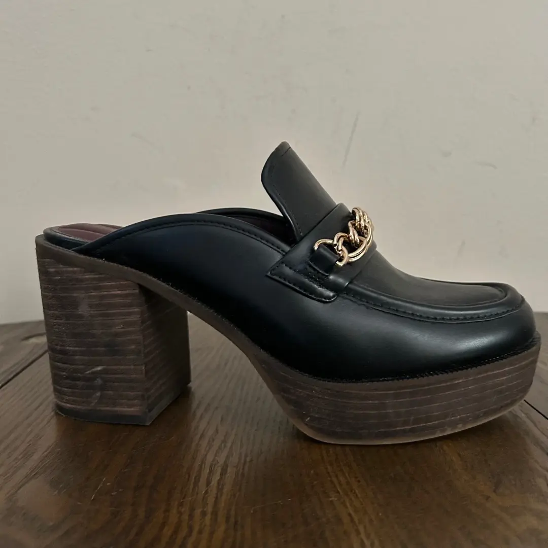 Franco Sarto 女式 9M 码 Katra 黑色厚底木屐金链-